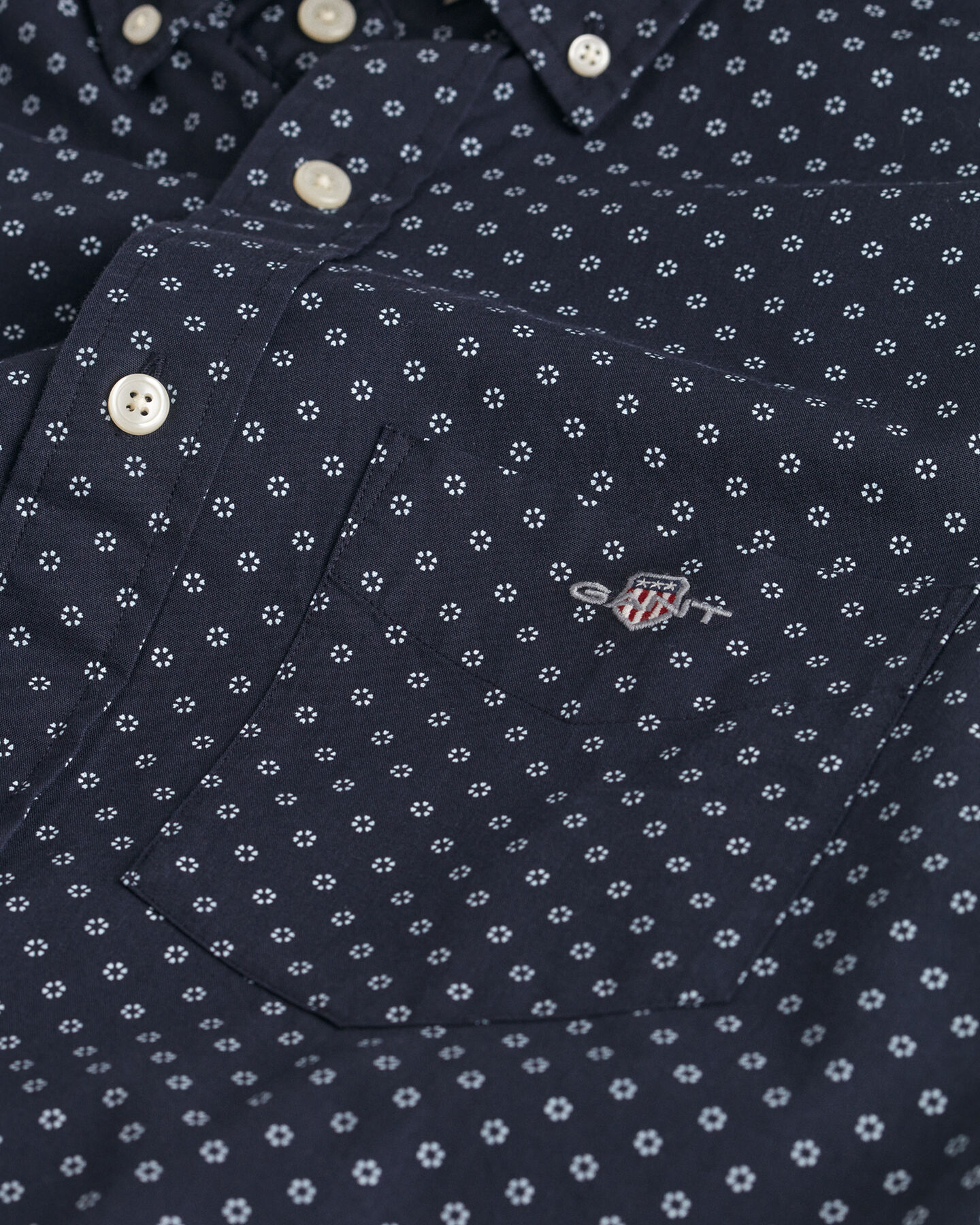 Regular fit ‑mitoitettu pikkukuvioinen paita