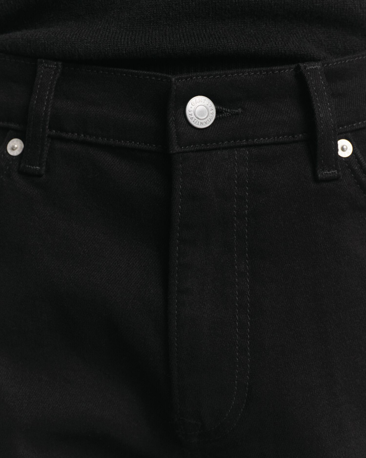 Regular fit ‑mitoitetut Stay Black ‑farkut