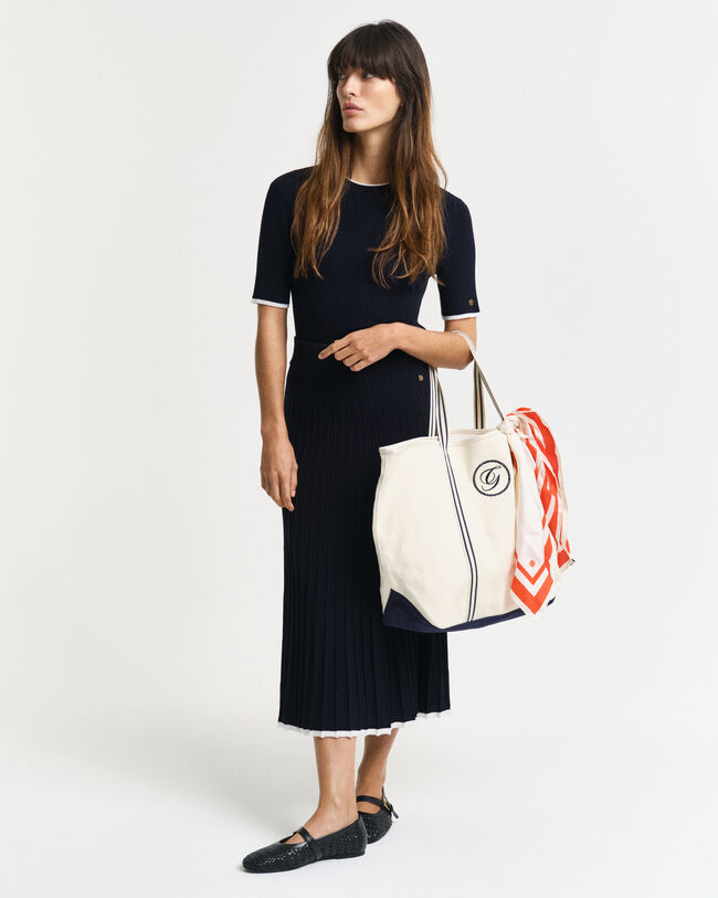 Lyhythihainen kontrastivärinen joustinneulepusero, pyöreä pääntie