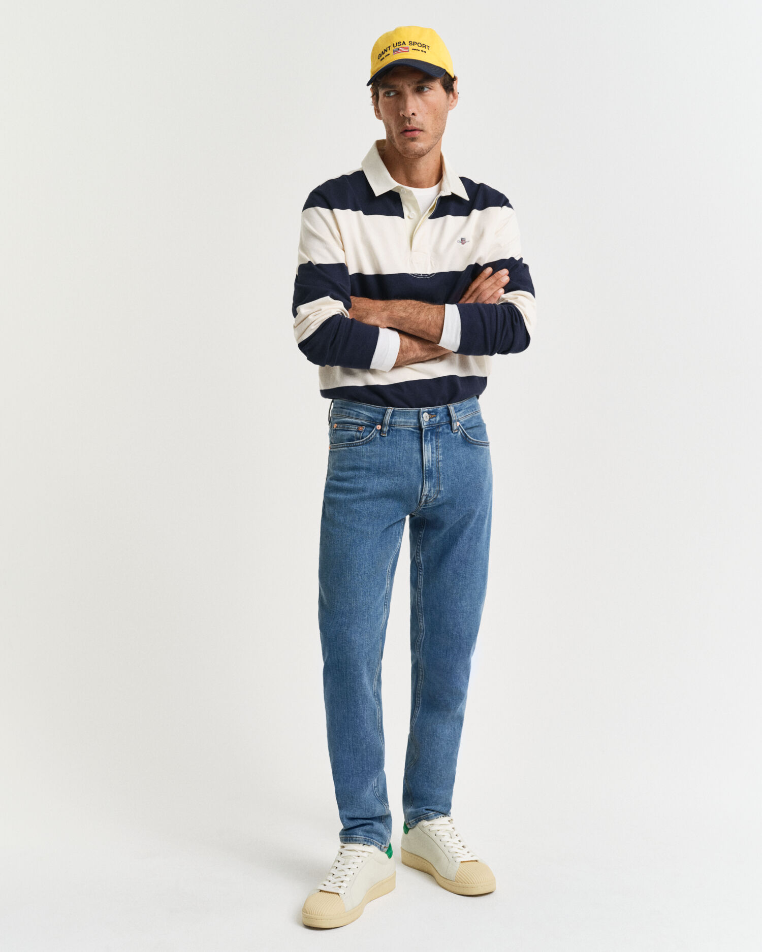 Slim fit ‑mitoitetut Clean Wash ‑farkut