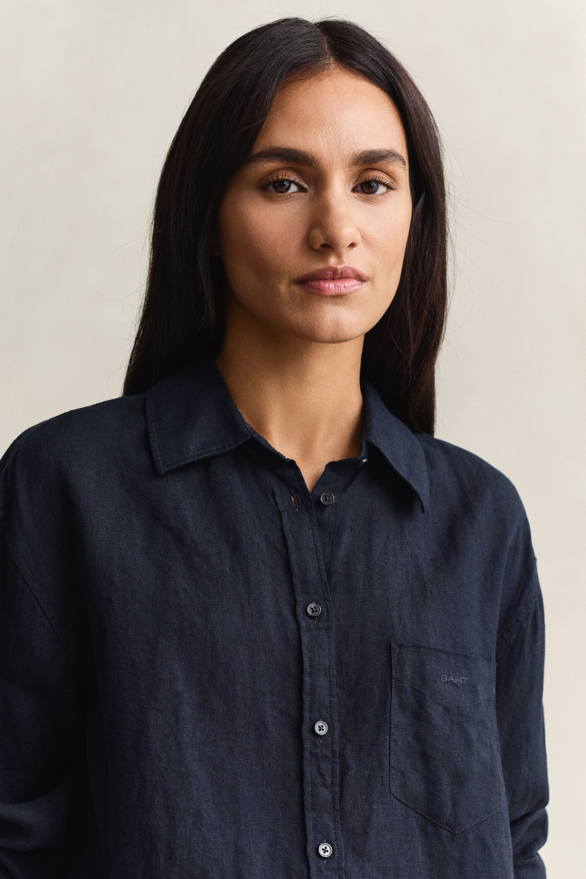 Relaxed fit ‑mitoitettu pellavapaita