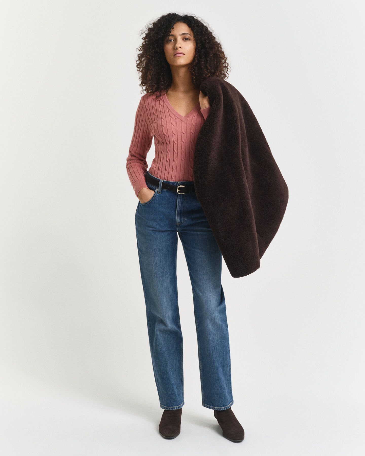 Joustava puuvillapalmikkoneule, jossa v‑pääntie