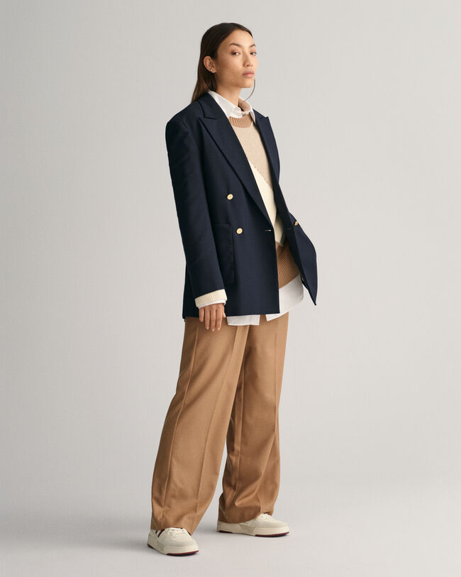 Moniv&auml;rinen puuvillaneulepusero, jossa py&ouml;re&auml; p&auml;&auml;ntie