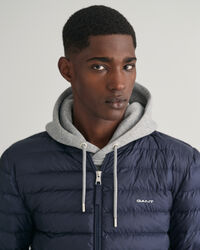 Pilottimallinen kevyttoppatakki