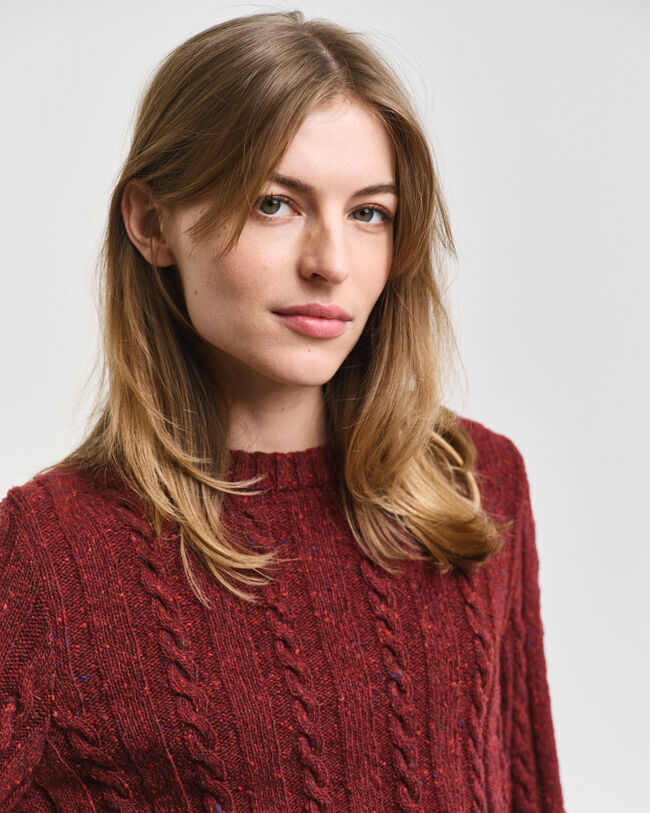 Nyppypintainen palmikkoneule, py&ouml;re&auml; p&auml;&auml;ntie