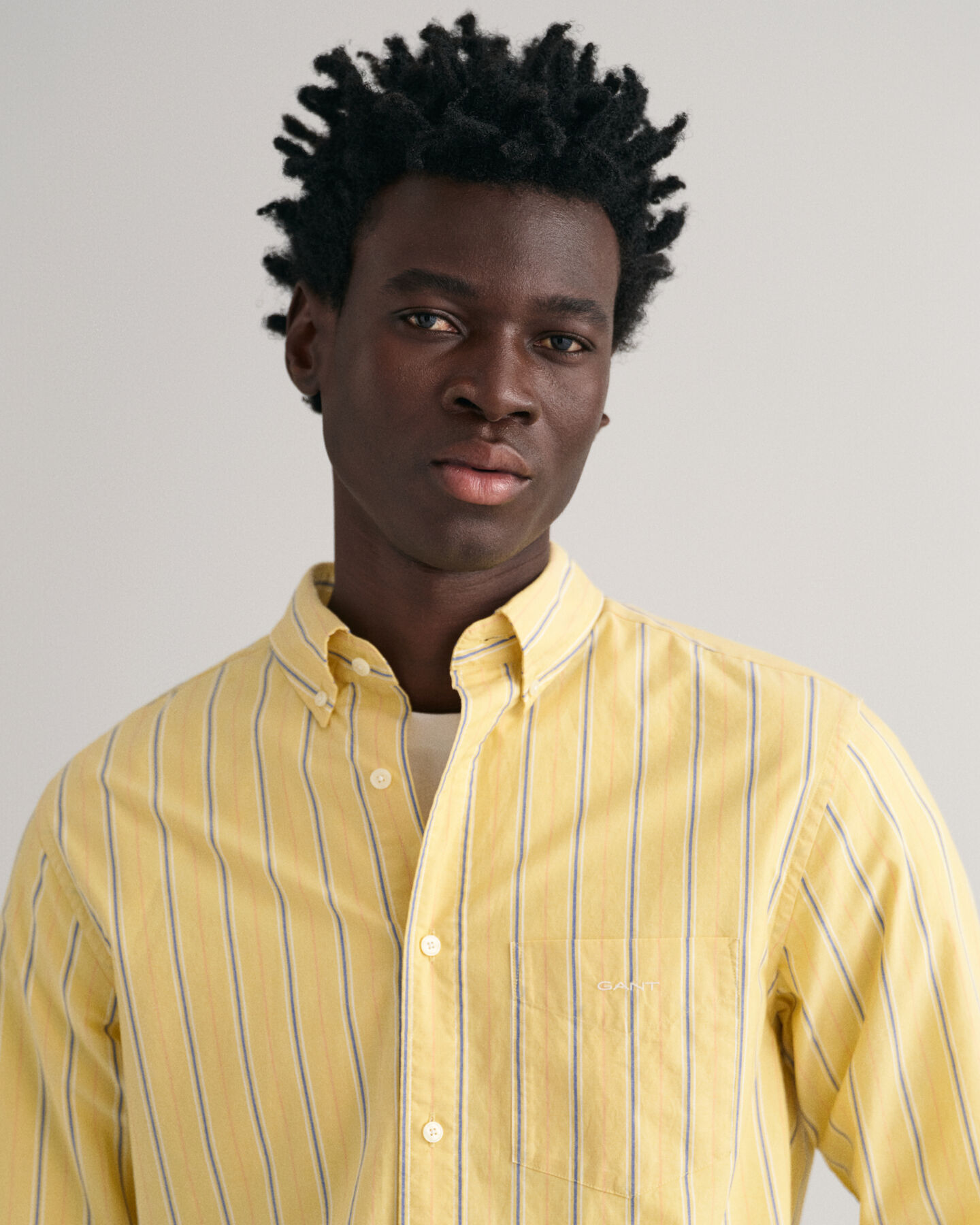 Regular&nbsp;fit ‑mitoitettu raidallinen popliinipaita