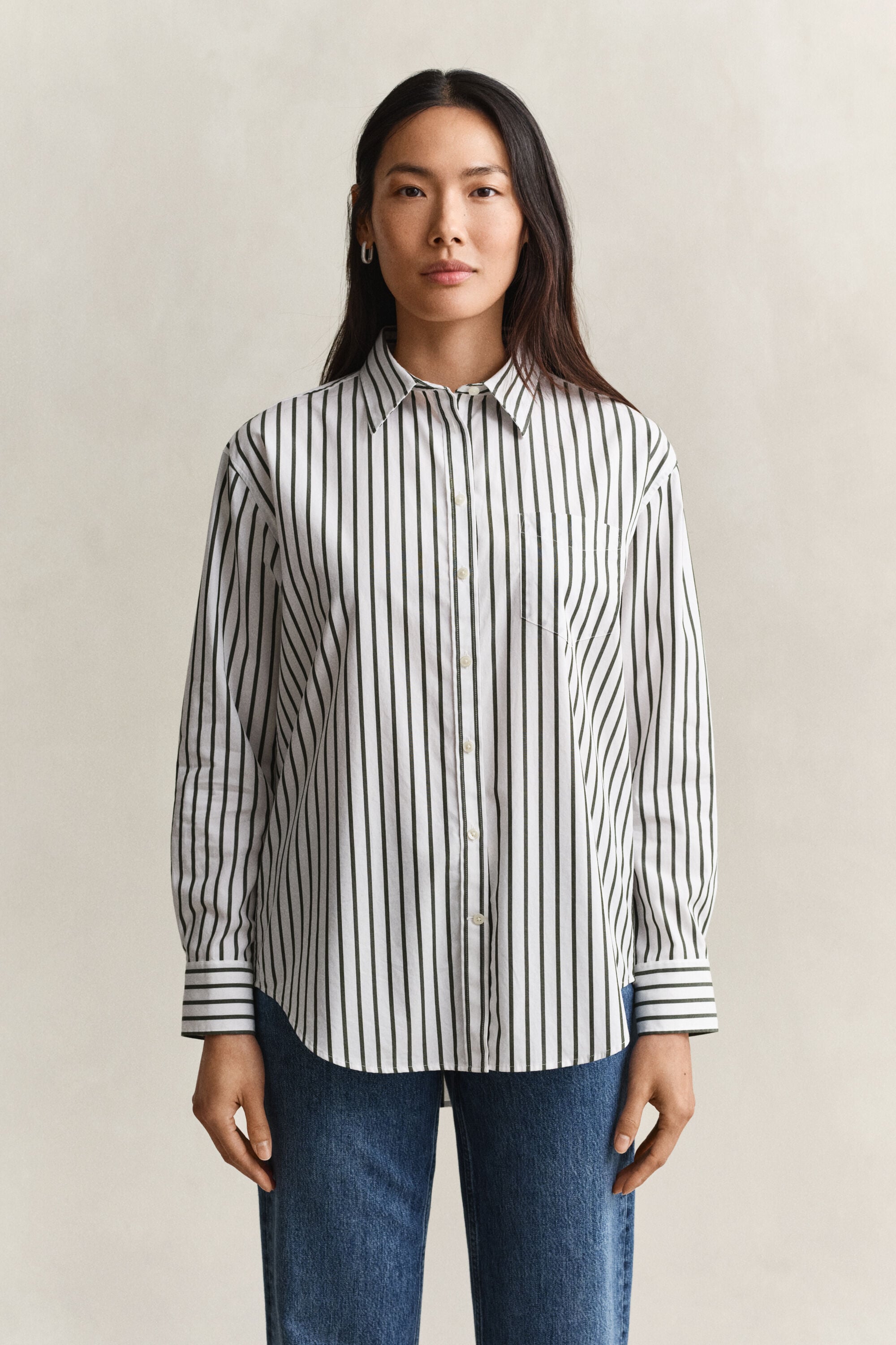 Relaxed fit ‑mitoitettu klassinen popliiniraitapaita