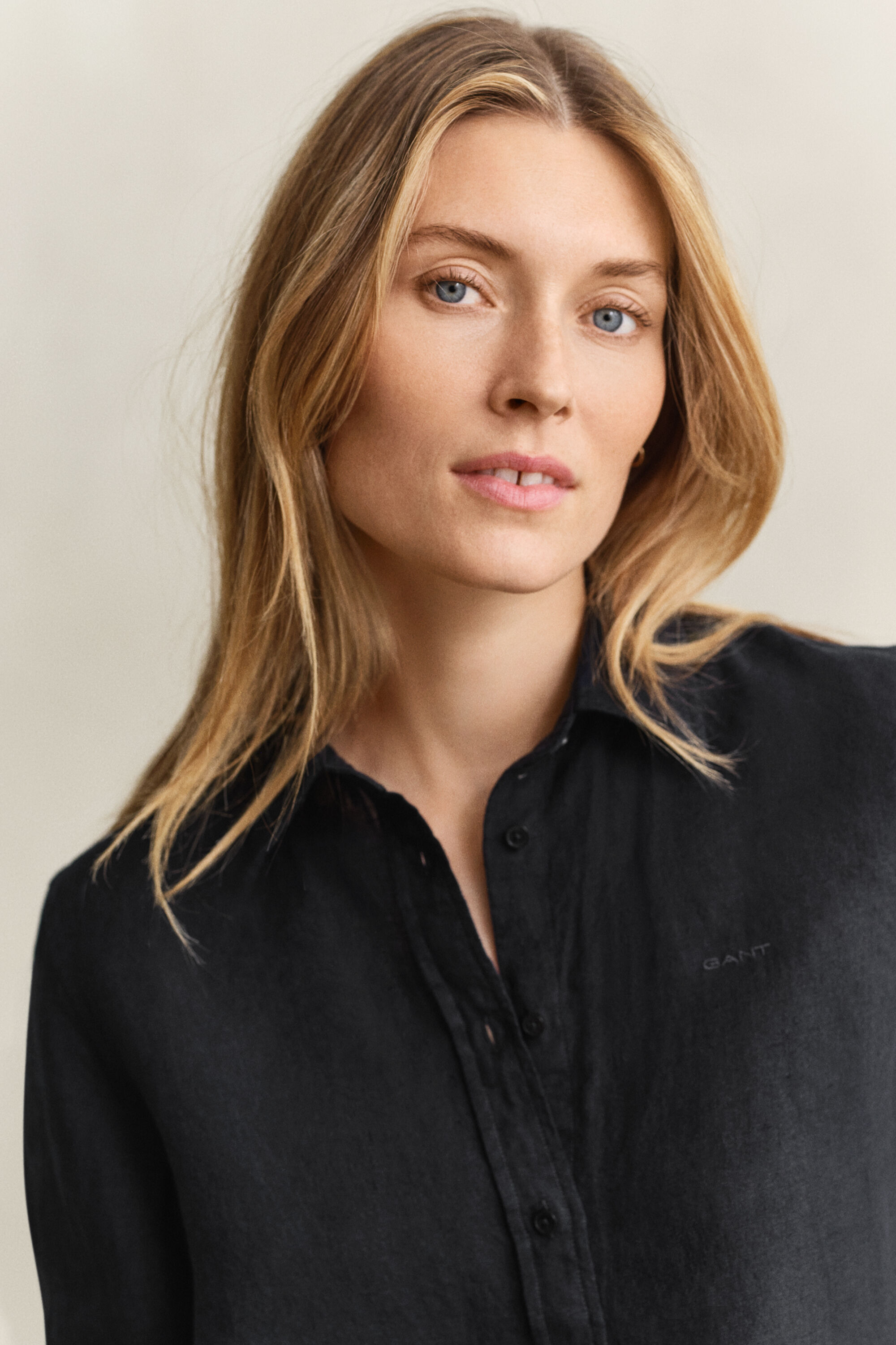 Regular fit ‑mitoitettu pellavapaita