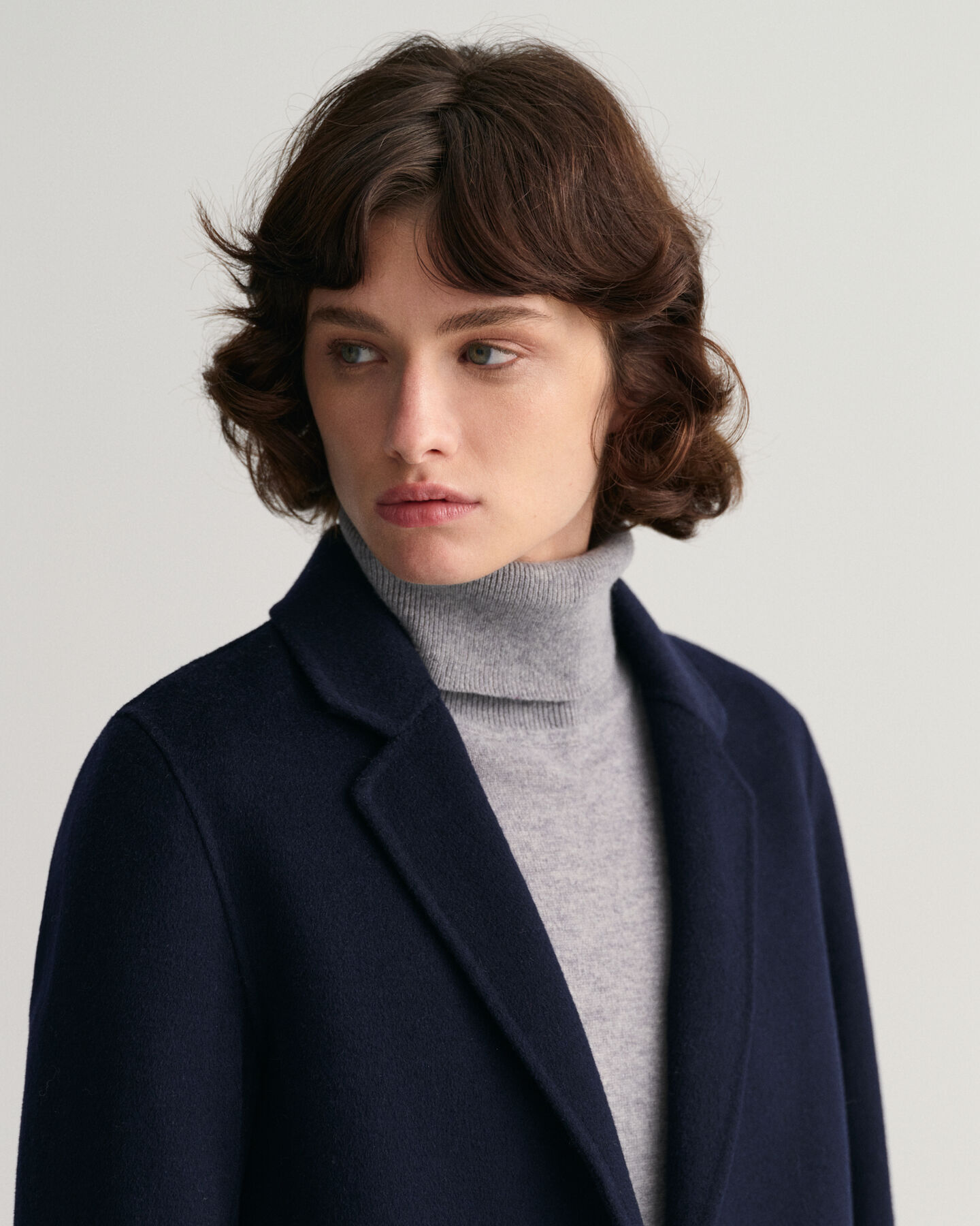 Käsin tikattu suora bleiseri