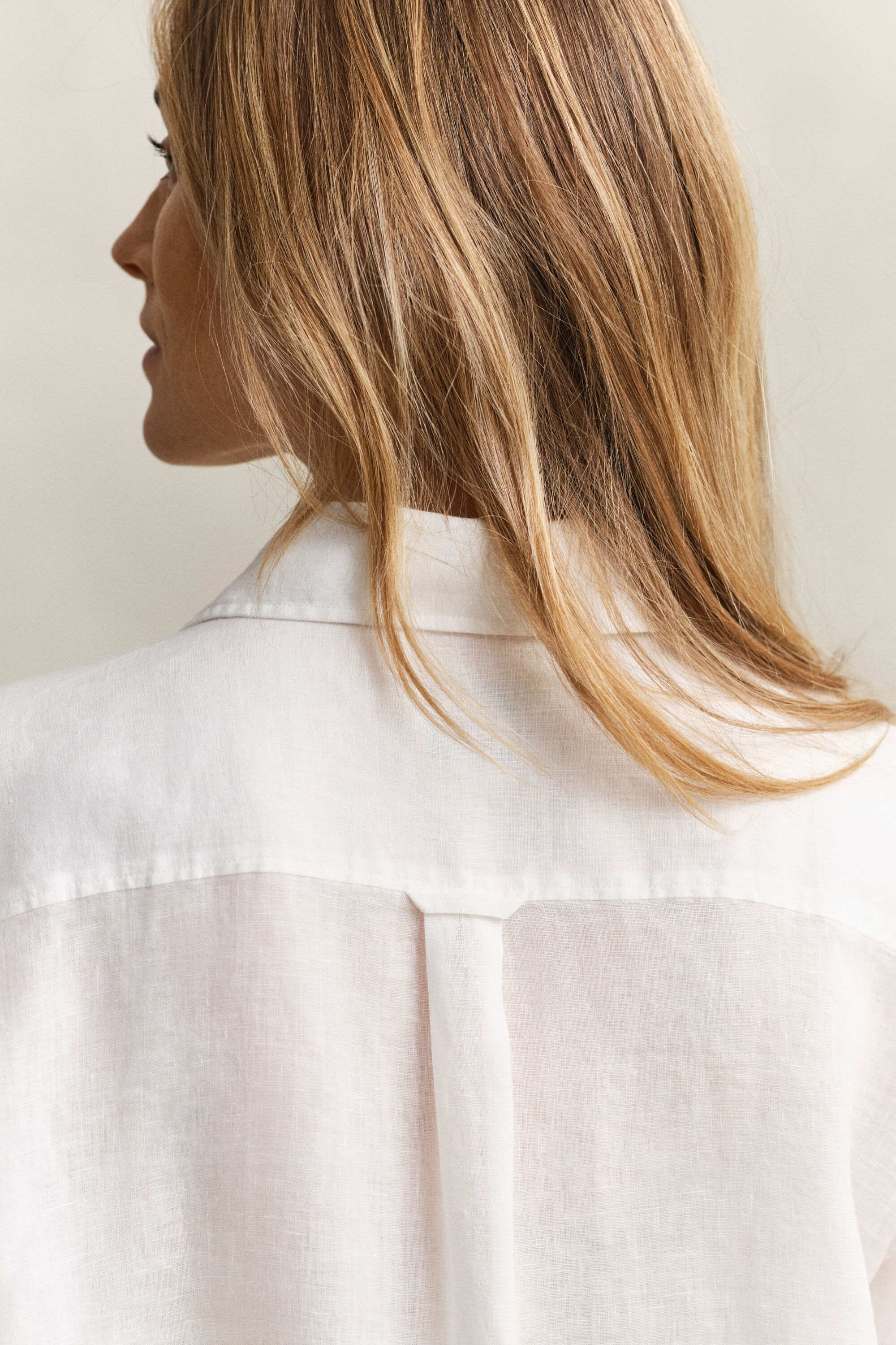 Relaxed fit ‑mitoitettu pellavapaita