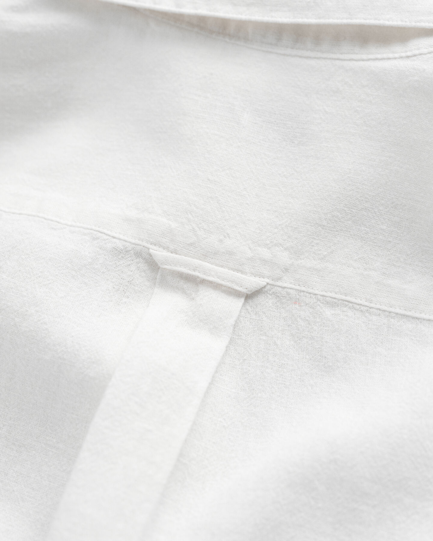 Teens-malliston lyhythihainen puuvilla-pellavapaita