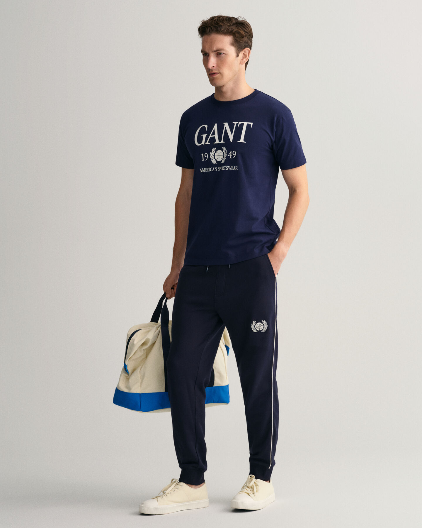 Retro Crest ‑t‑paita