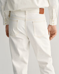 Loose fit ‑mitoitetut valkoiset farkut