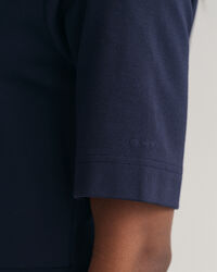 Alasp&auml;in levenev&auml; lyhythihainen mekko, jossa py&ouml;re&auml; p&auml;&auml;ntie