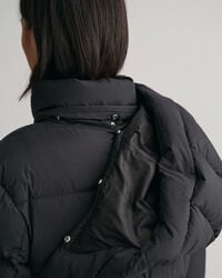 Puolipitk&auml; untuvatakki