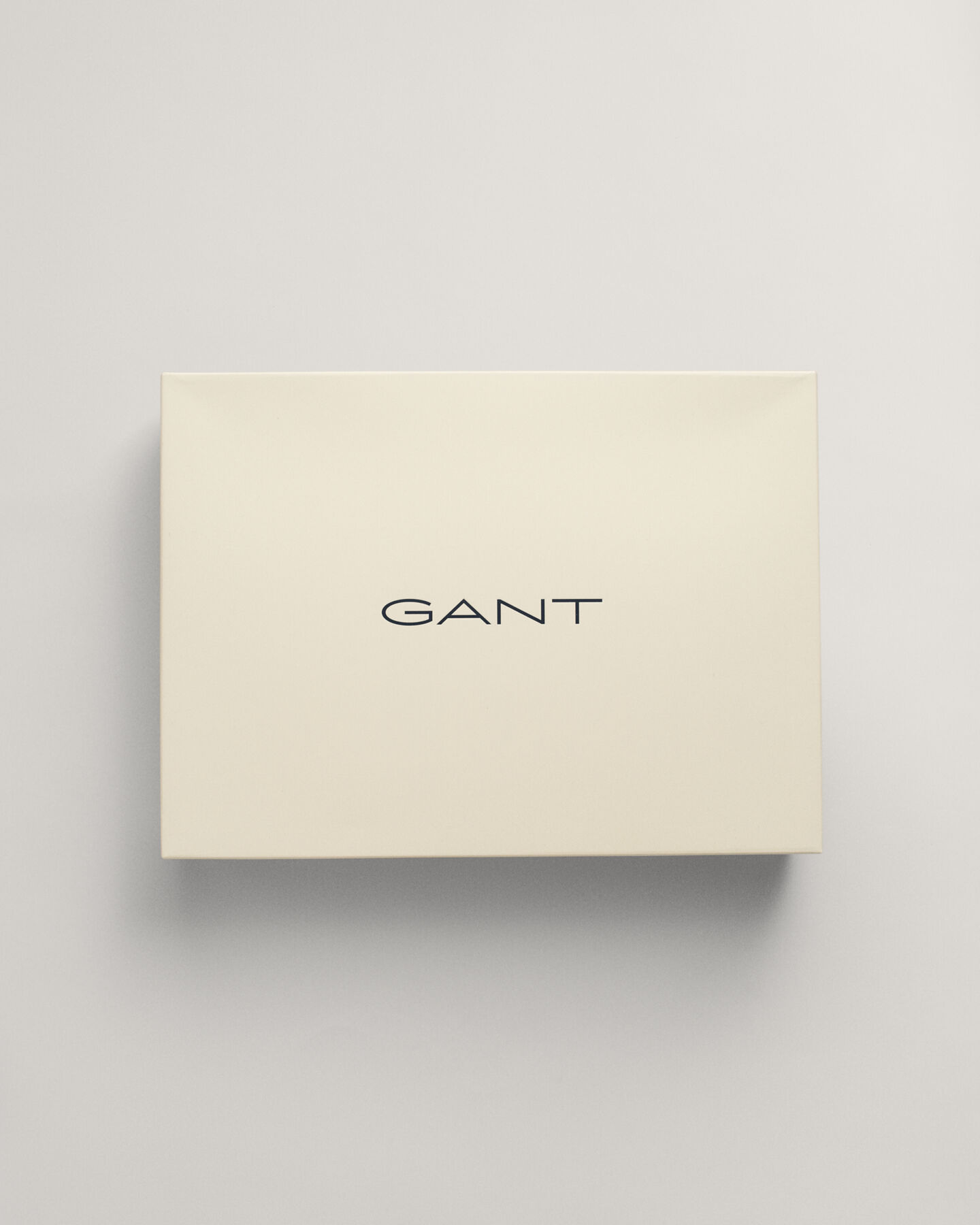 Pipo ja huivi lahjapakkauksessa