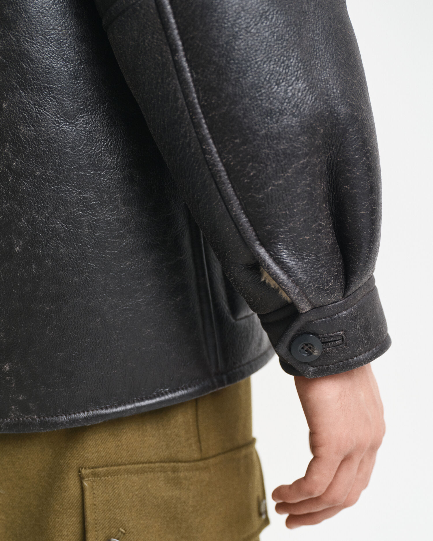 Kulutettu kelsinahkatakki