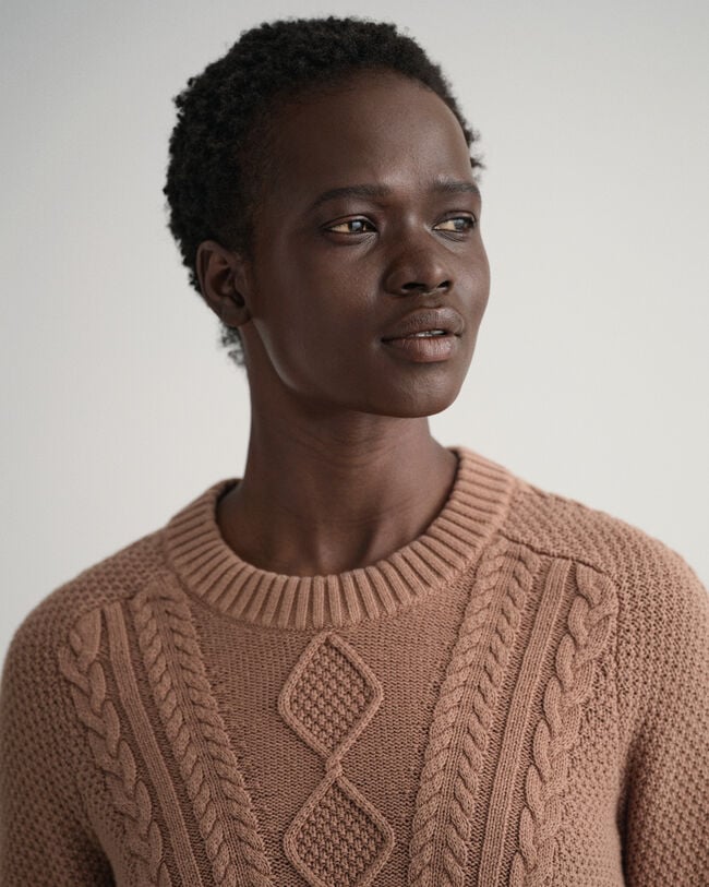 Palmikkoneule, py&ouml;re&auml; p&auml;&auml;ntie