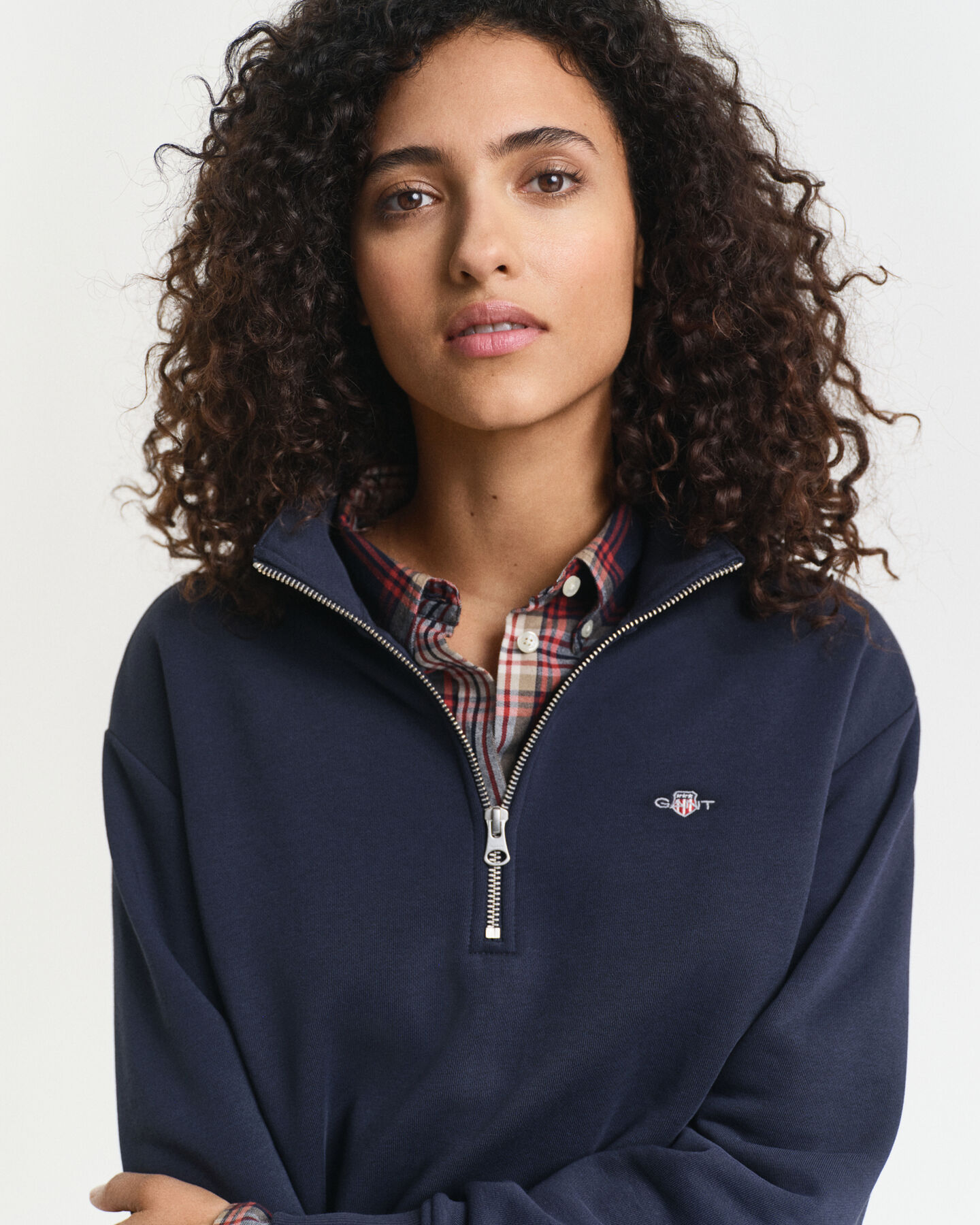 Shield‑collegepaita vetoketjukauluksella