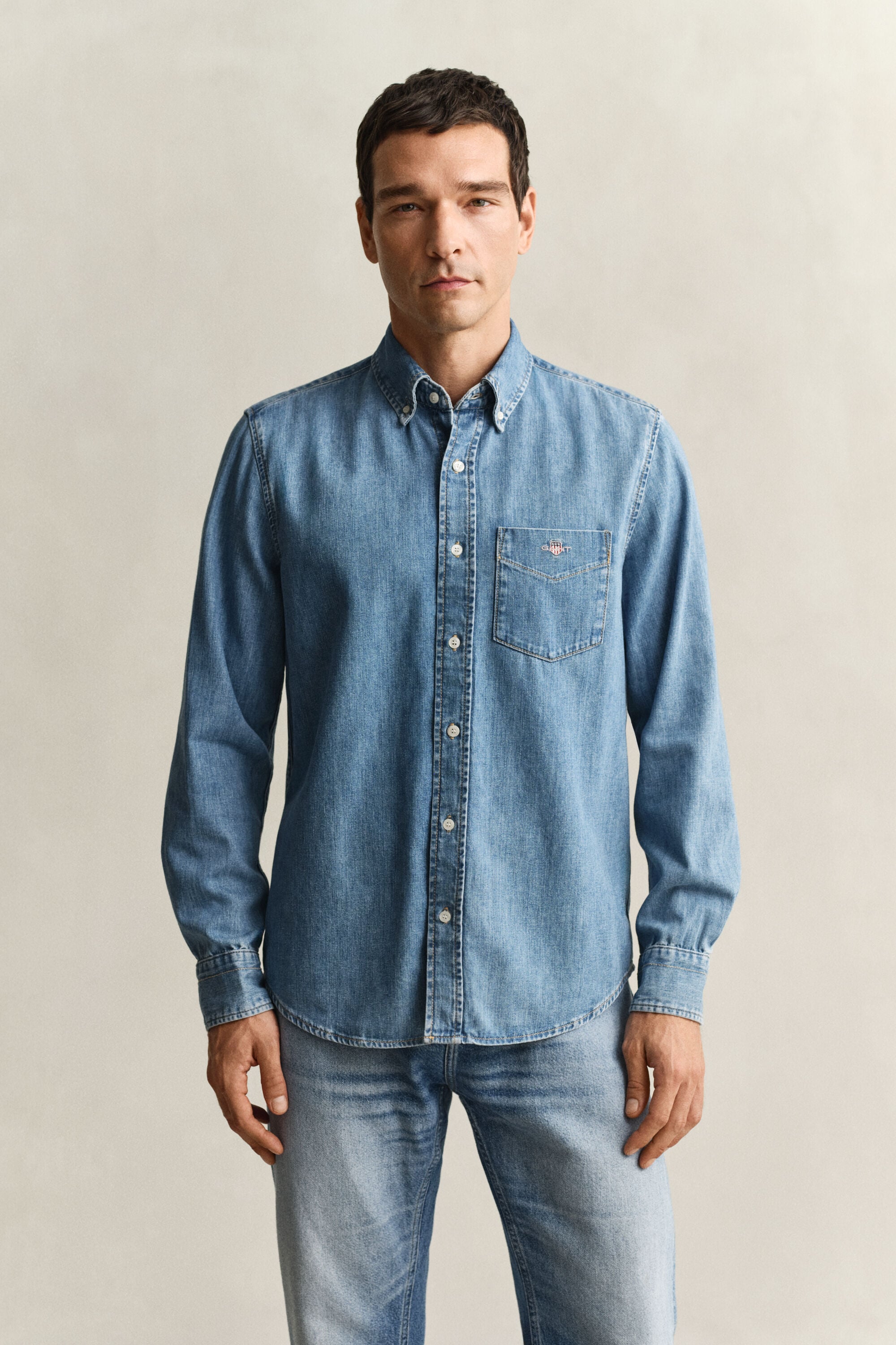 Regular fit ‑mitoitettu farkkupaita