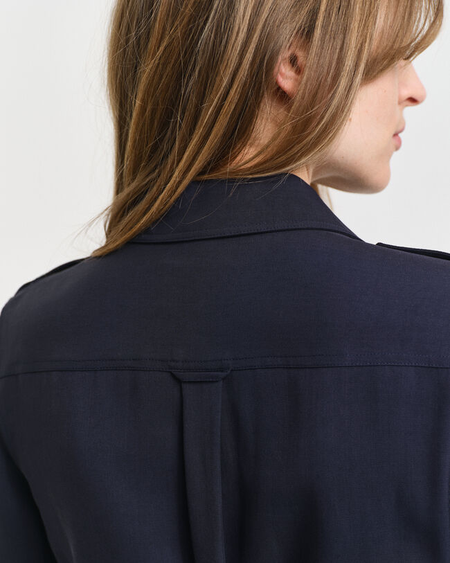 Taskullinen paitamekko