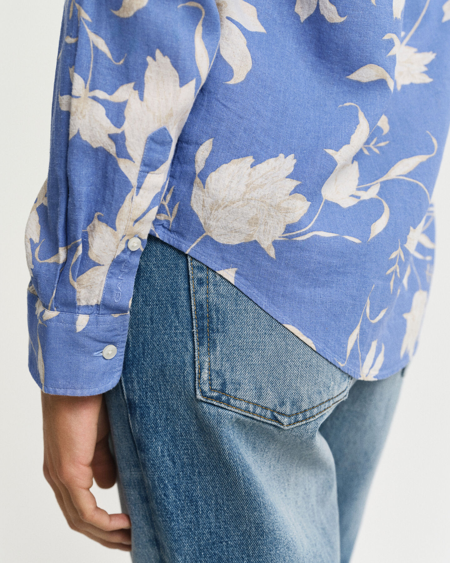 Regular fit ‑mitoitettu kukkakuvioinen pellavapaita