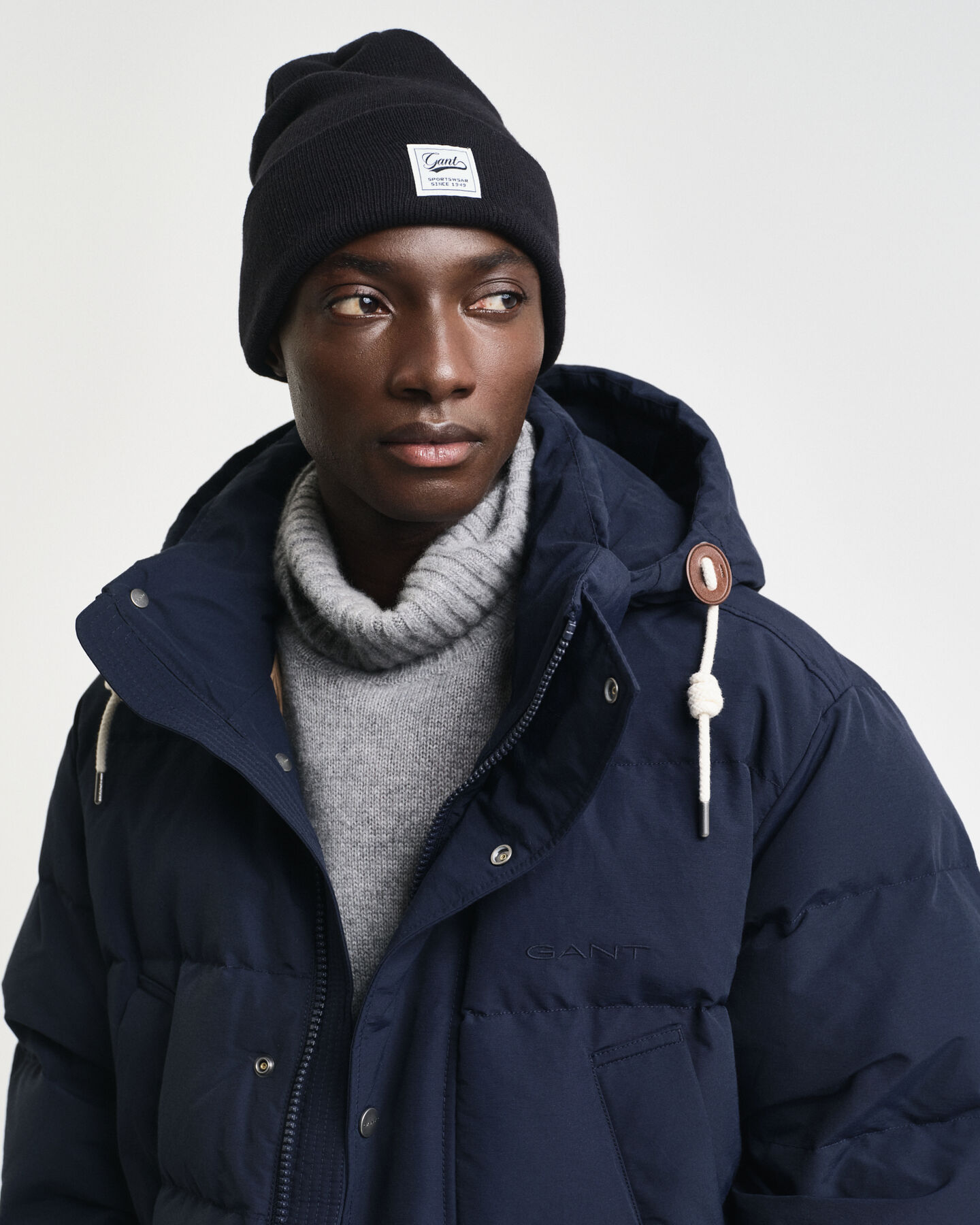 Paksu keskipitkä untuvatakki