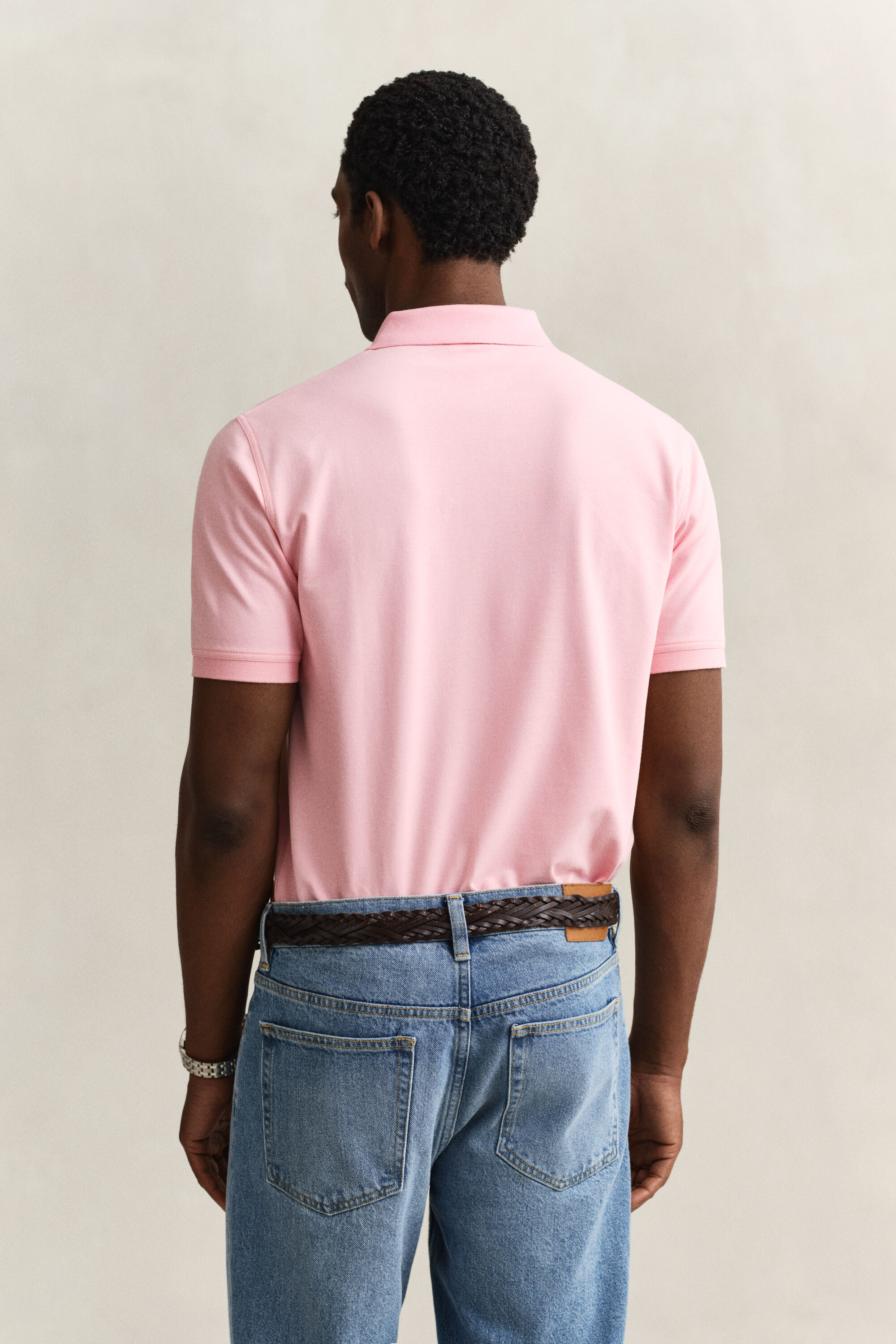 Kontrastivärinen pikeepaita