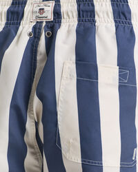 Leveäraitaiset uimashortsit