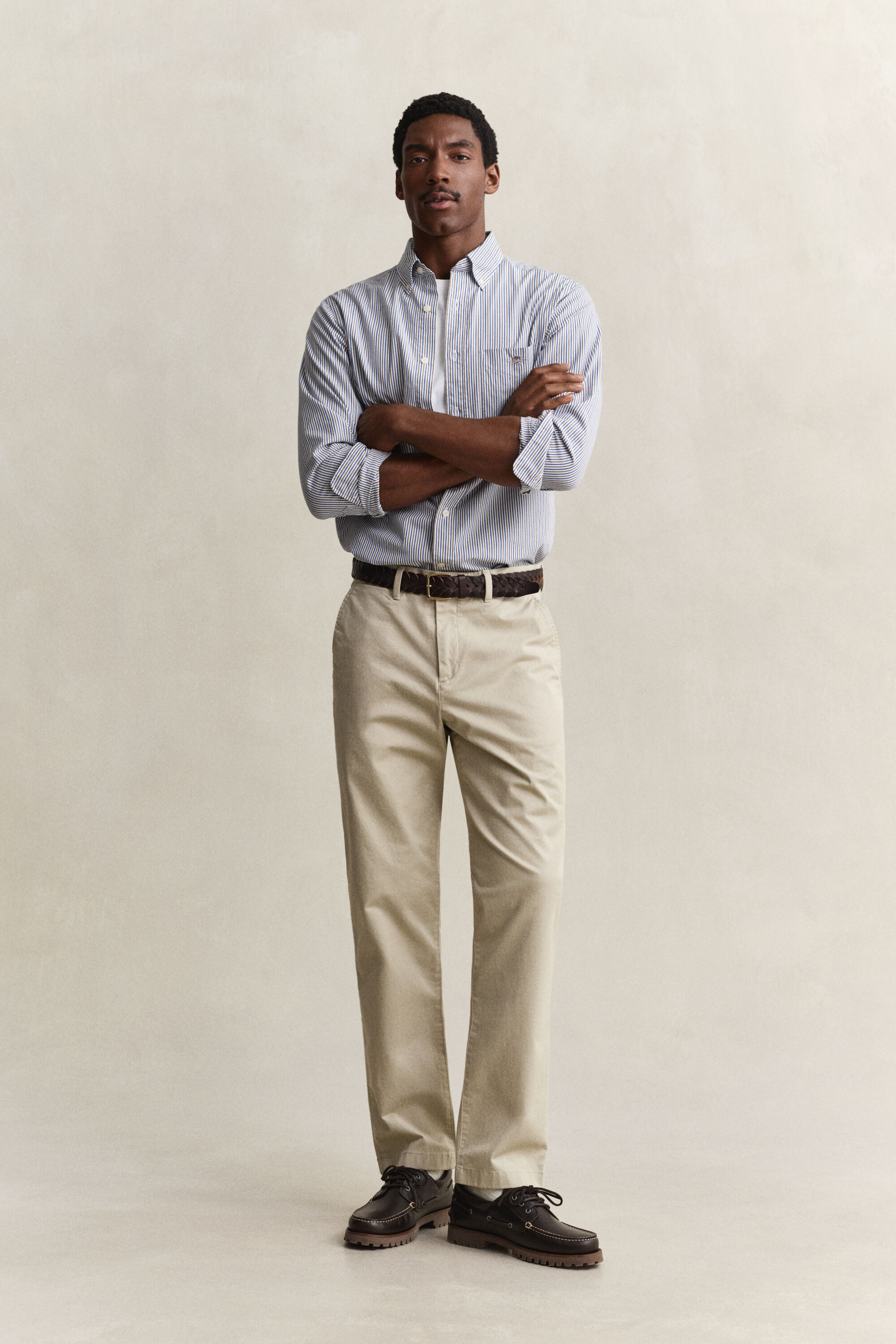 Regular fit ‑mitoitetut klassiset chinot