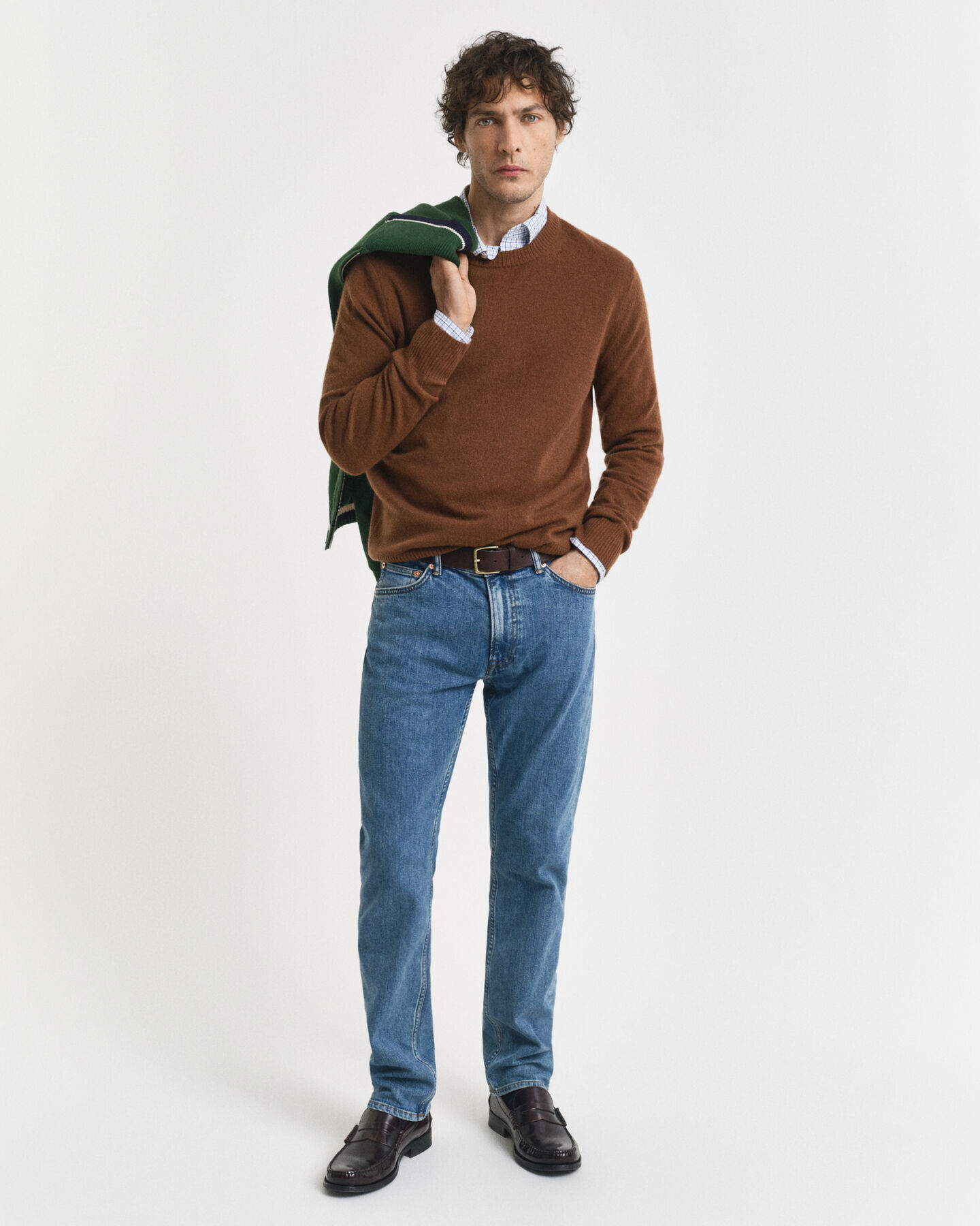 Regular fit ‑mitoitetut Clean Wash ‑farkut