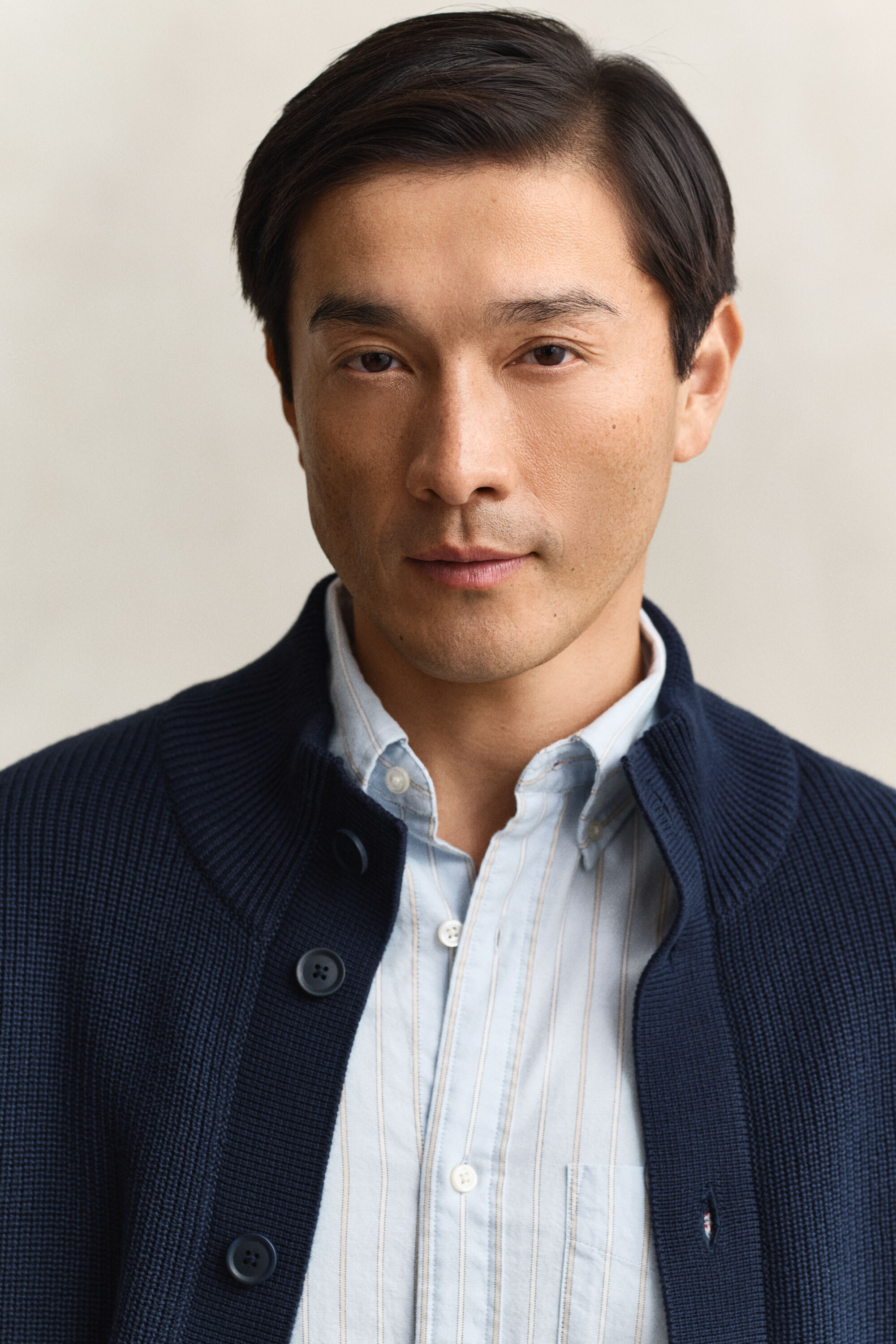 Ribbineulottu napitettu neuletakki