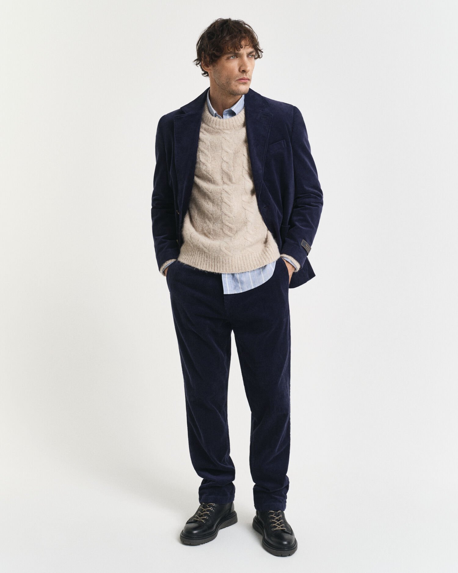 Regular fit ‑mitoitettu vakosamettibleiseri