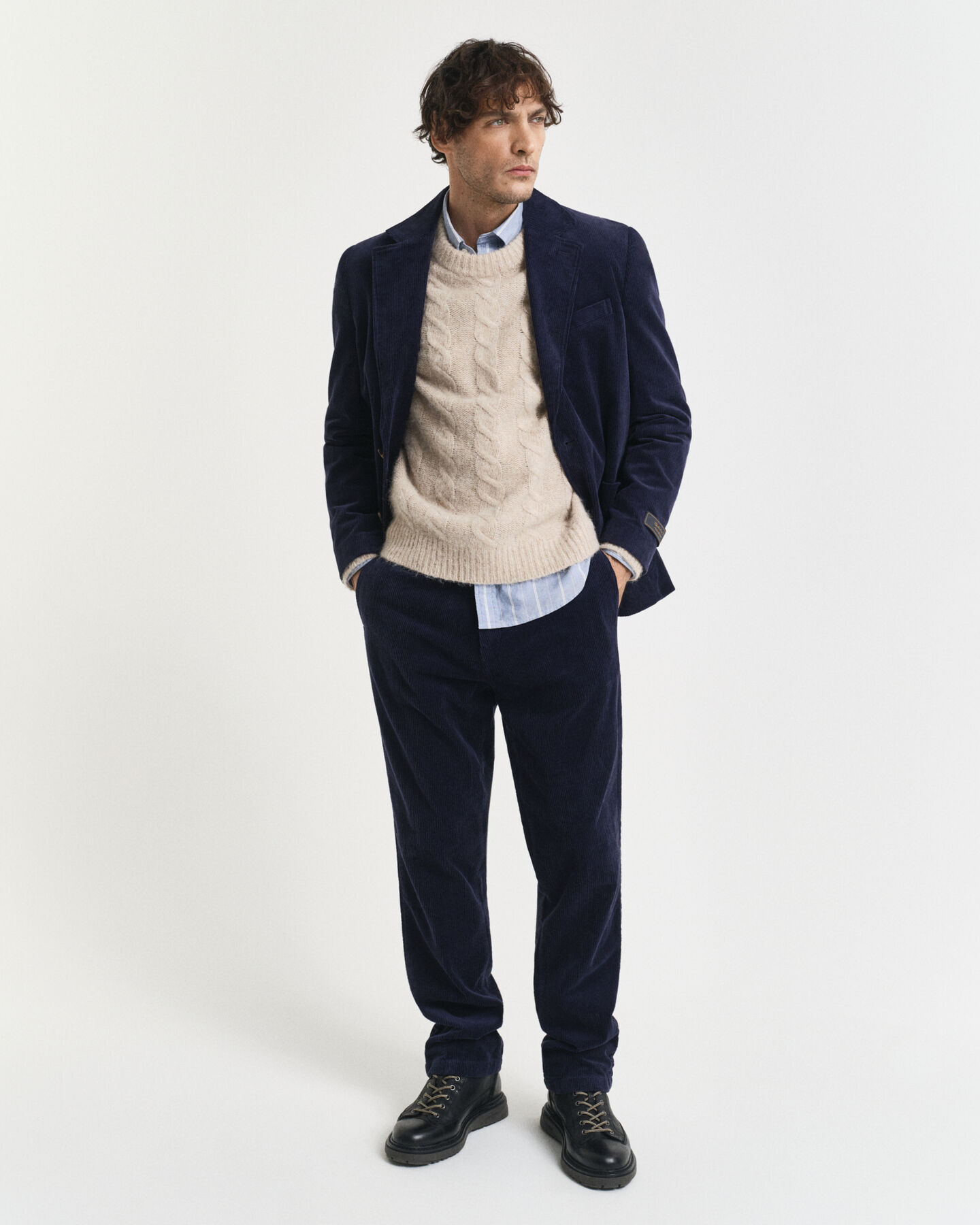 Regular fit ‑mitoitettu vakosamettibleiseri