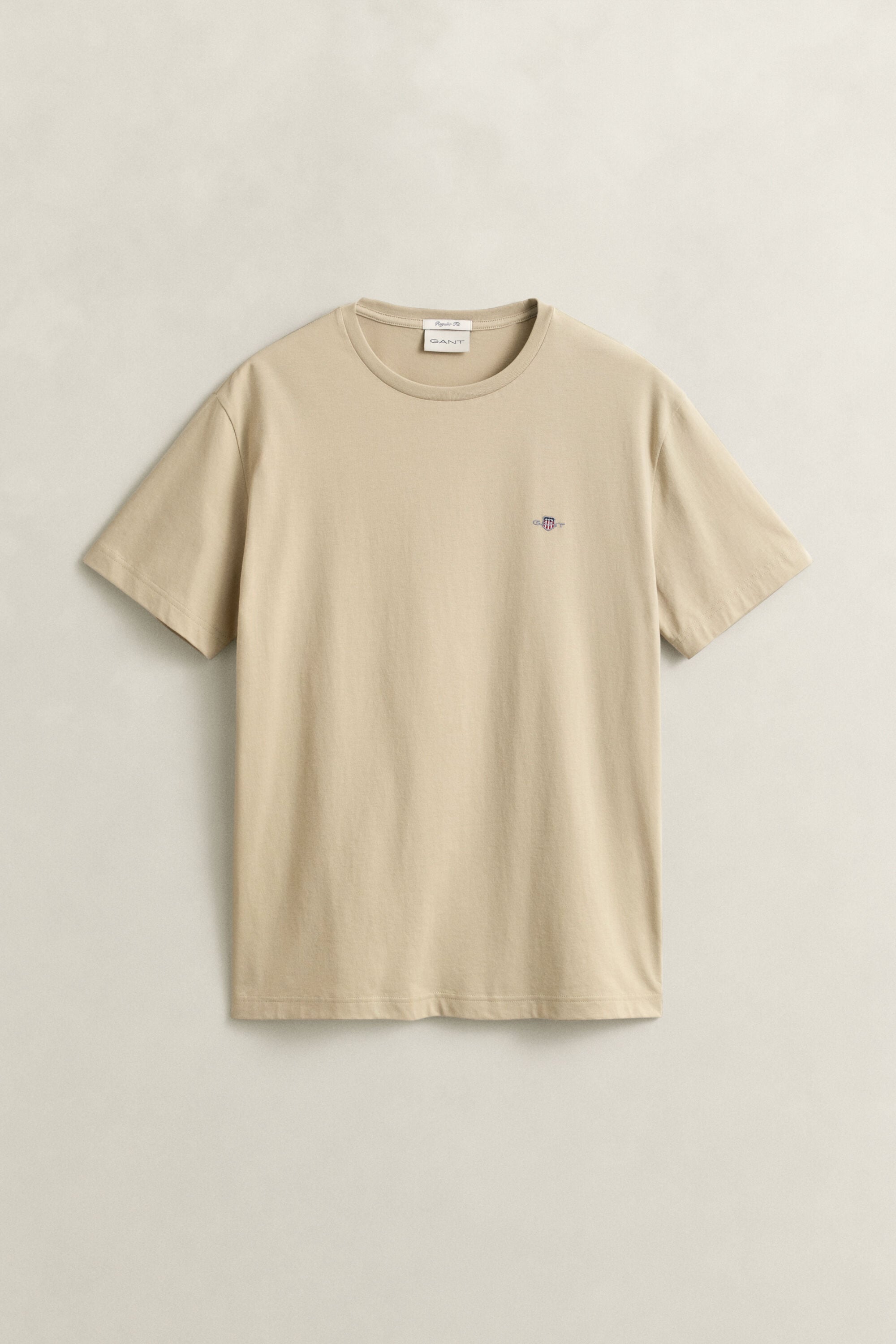Regular fit ‑mitoitettu Shield-t‑paita