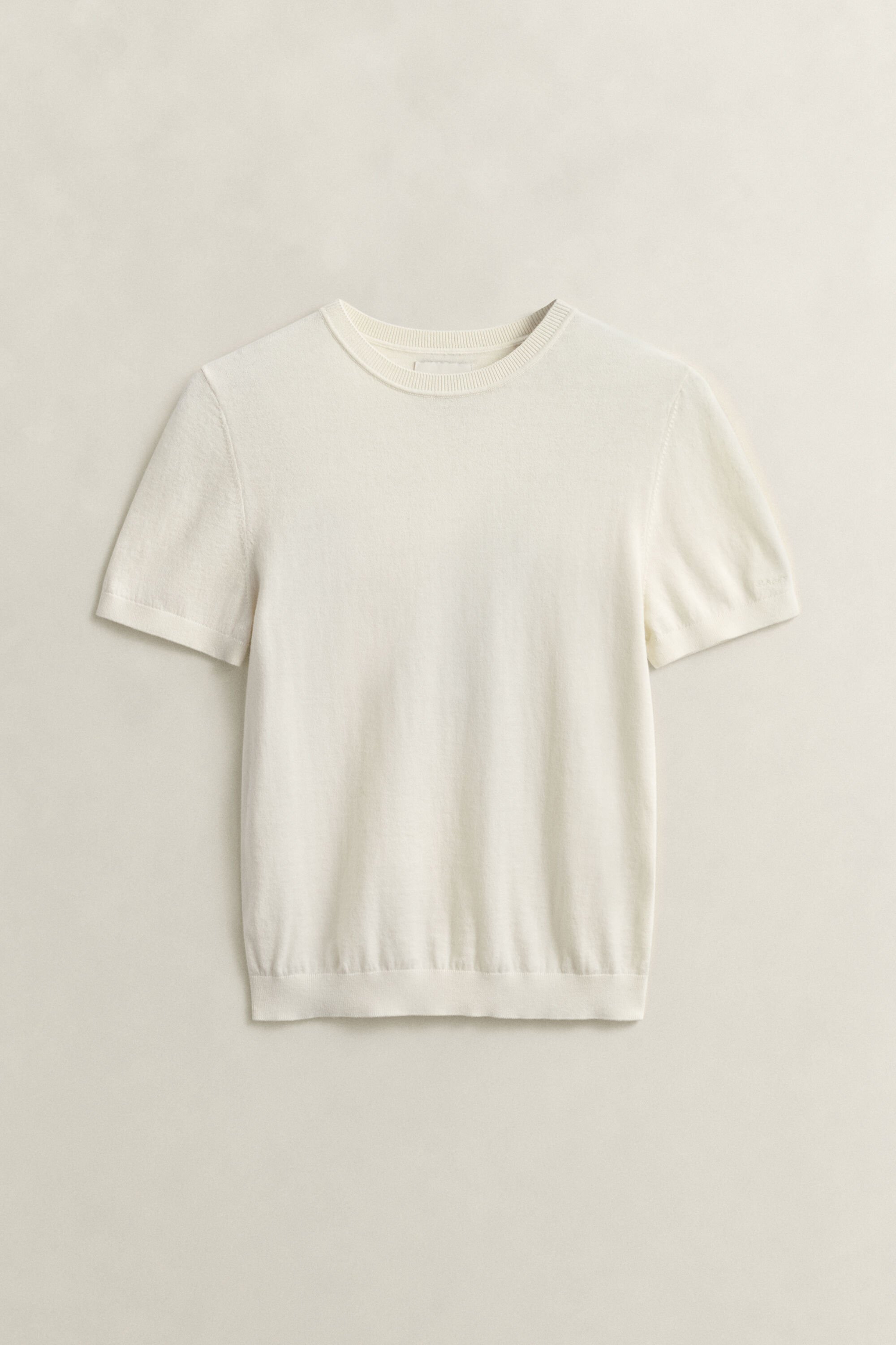 Kevyt lyhythihainen neulepusero, pyöreä pääntie