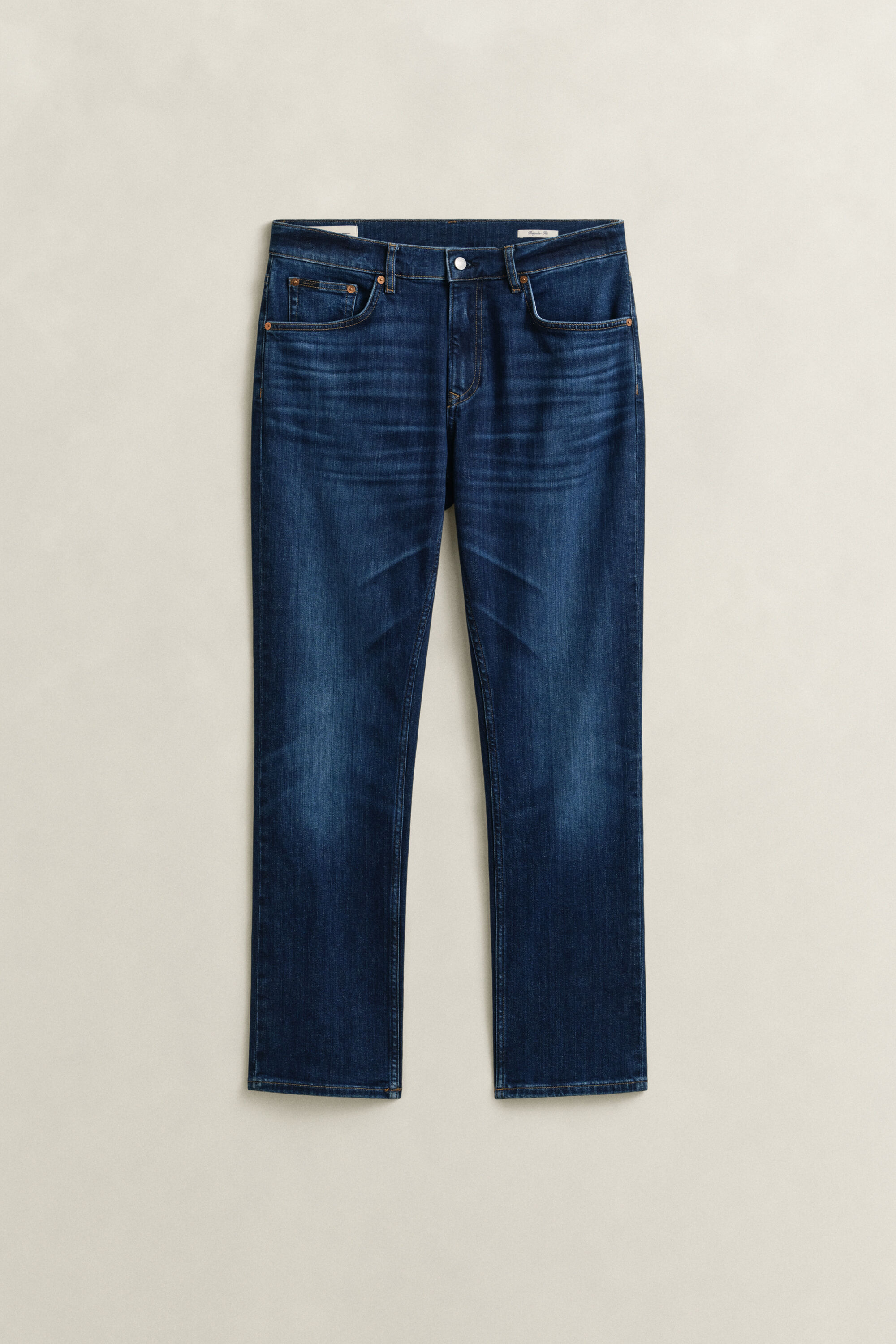 Regular fit ‑mitoitetut farkut