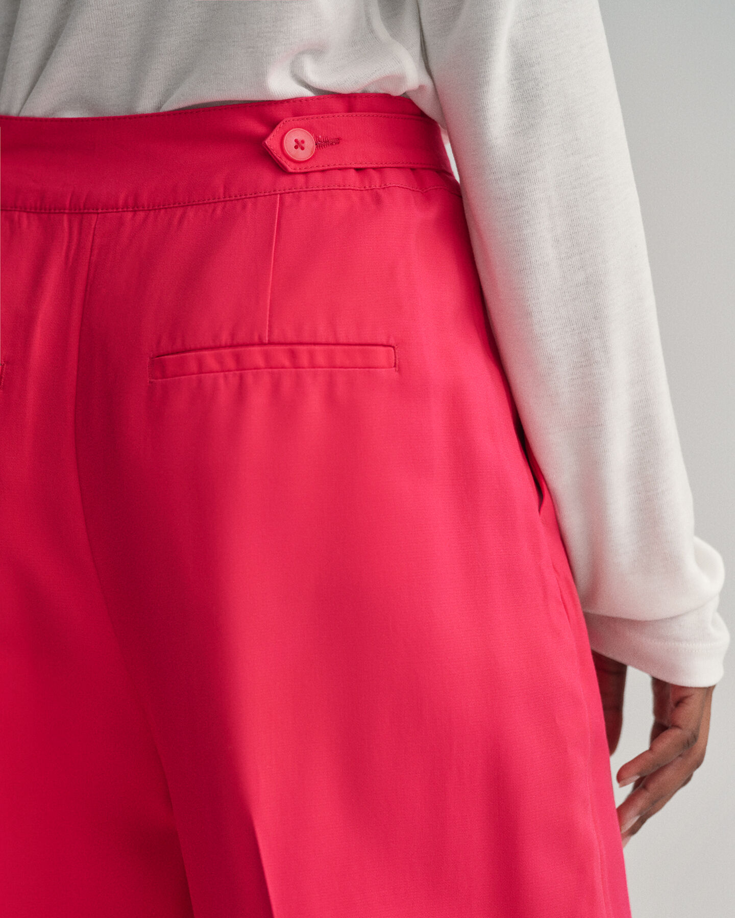 Relaxed fit -mitoitetut Fluid-housut