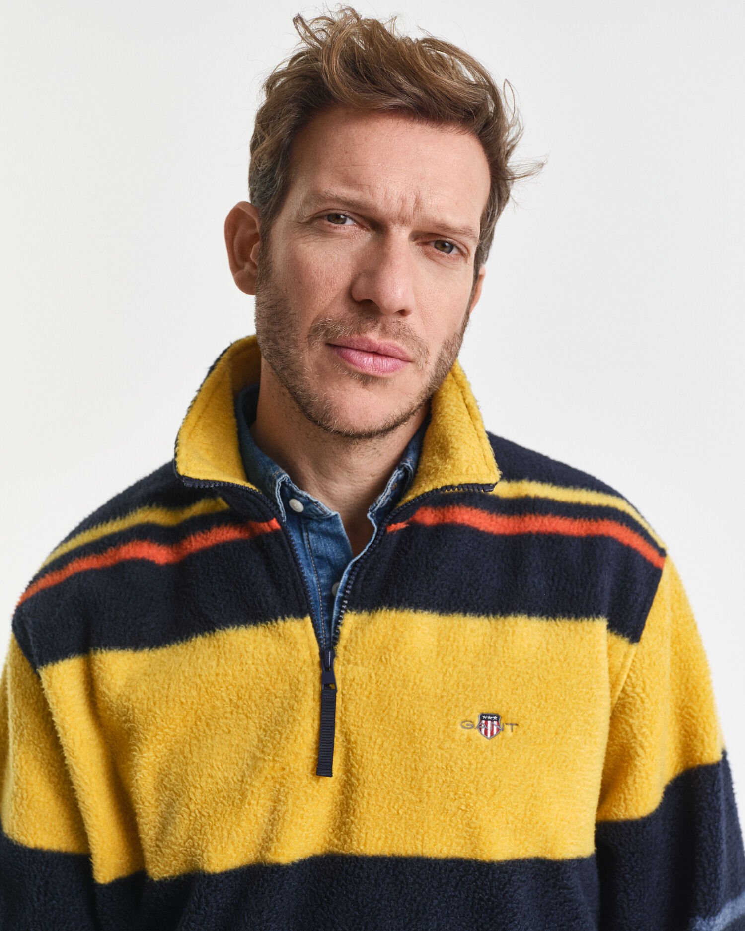 Raidallinen fleececollegepaita