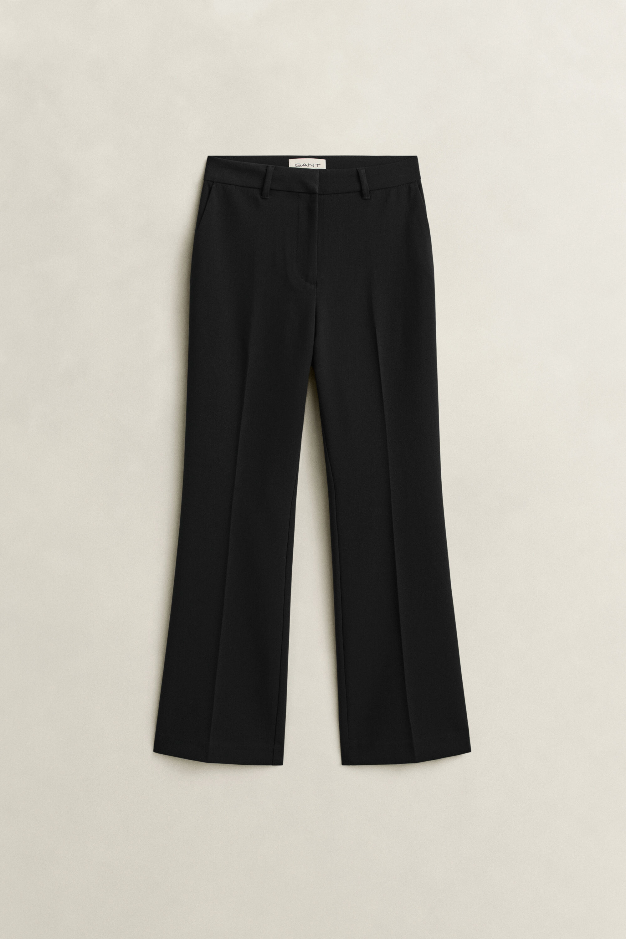 Slim fit ‑mitoitetut alaspäin levenevät housut