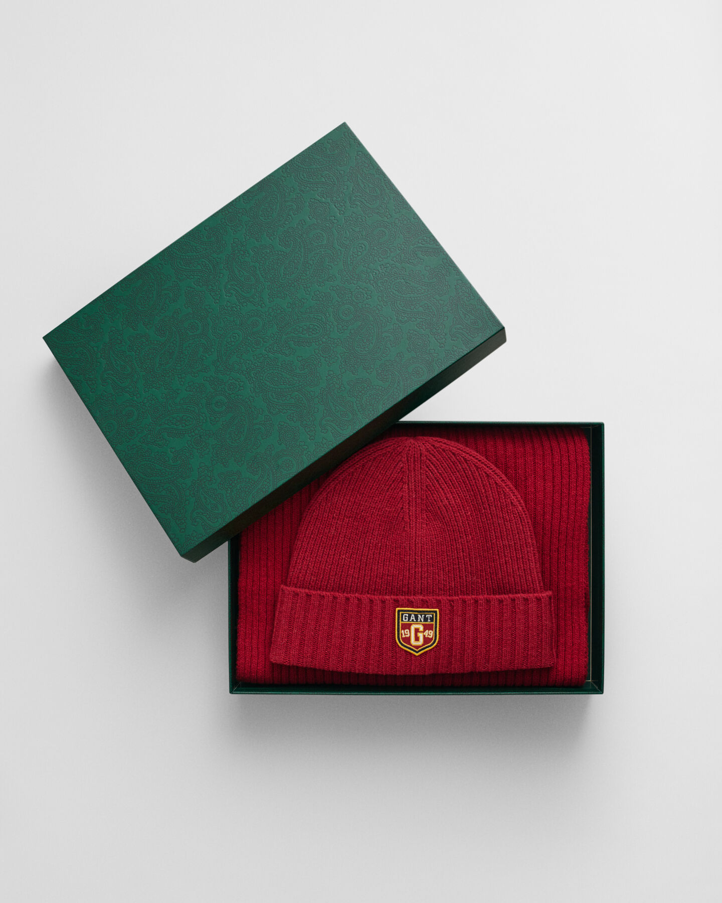 Badge-villapipo ja ‑kaulaliina lahjapakkauksessa