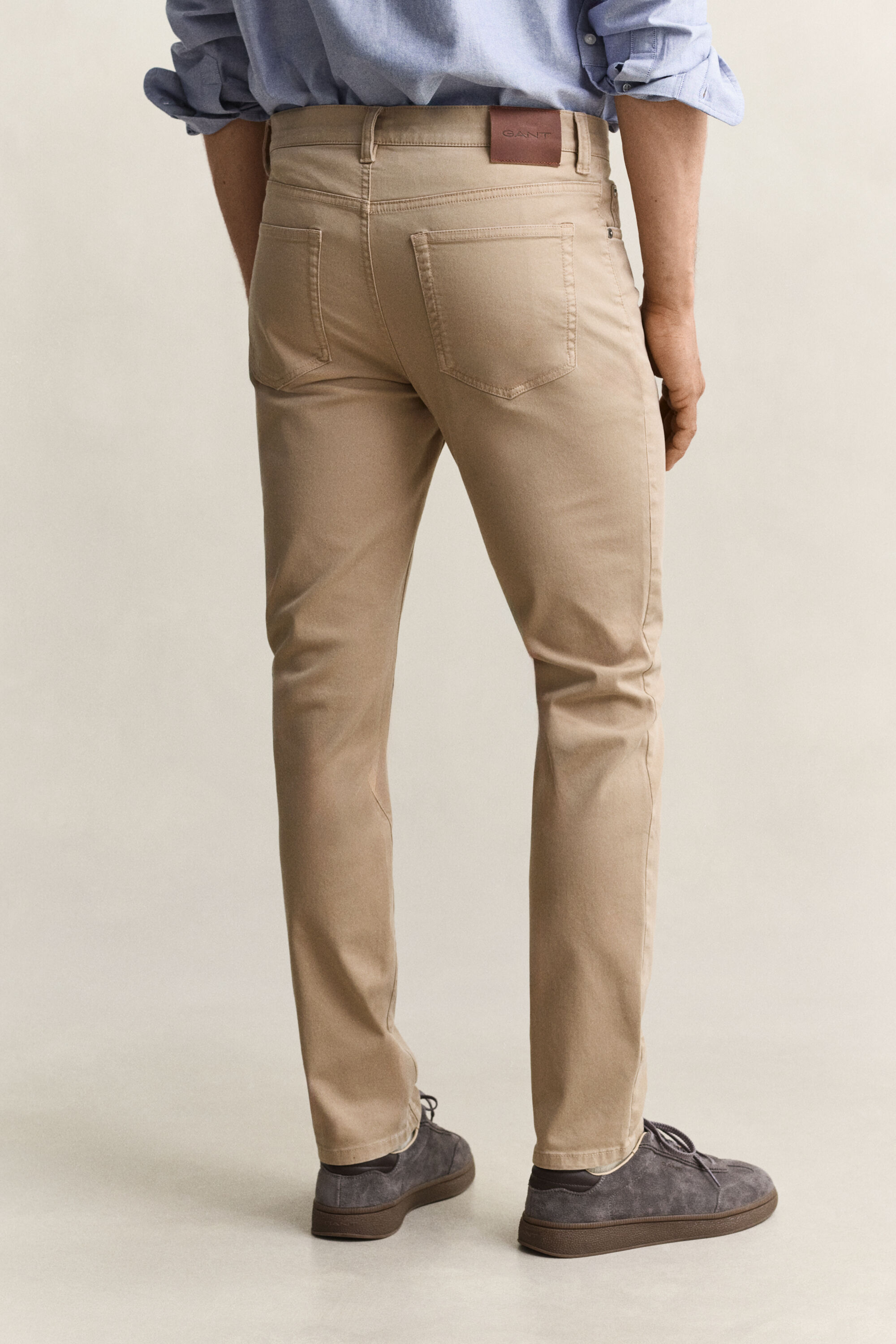 Slim fit ‑mitoitetut Desert-farkut