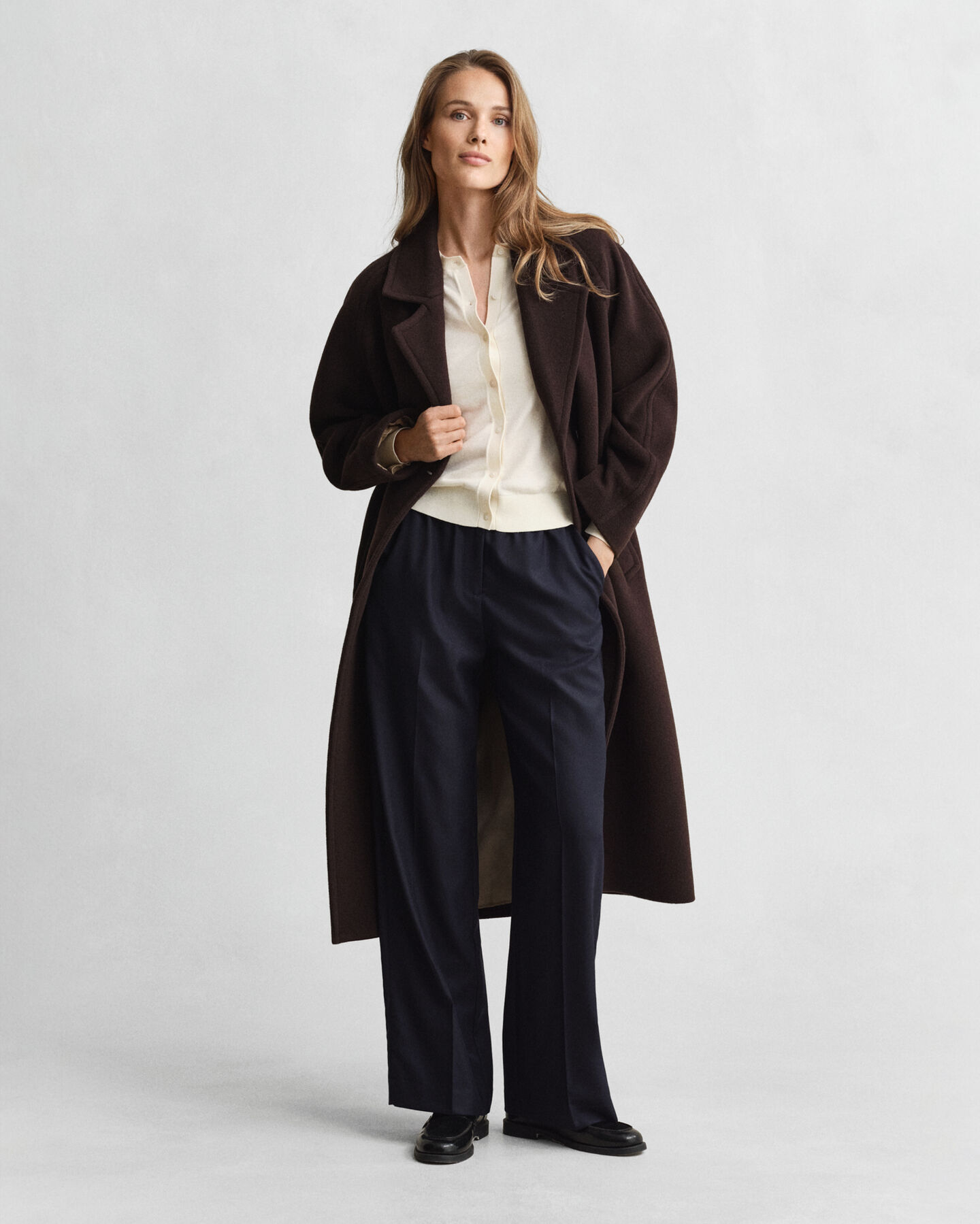 Kevyt neuletakki, pyöreä pääntie