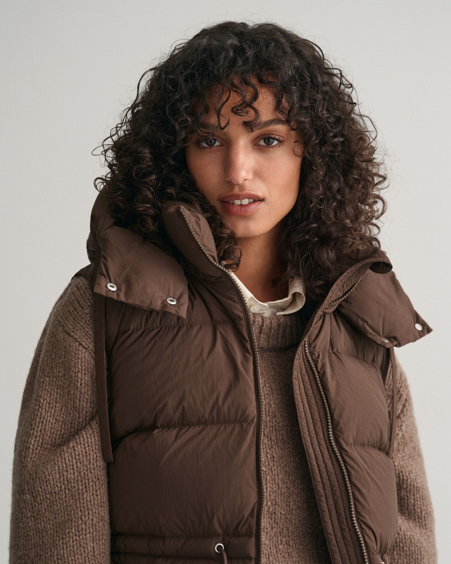 Puolipitk&auml; untuvaliivi