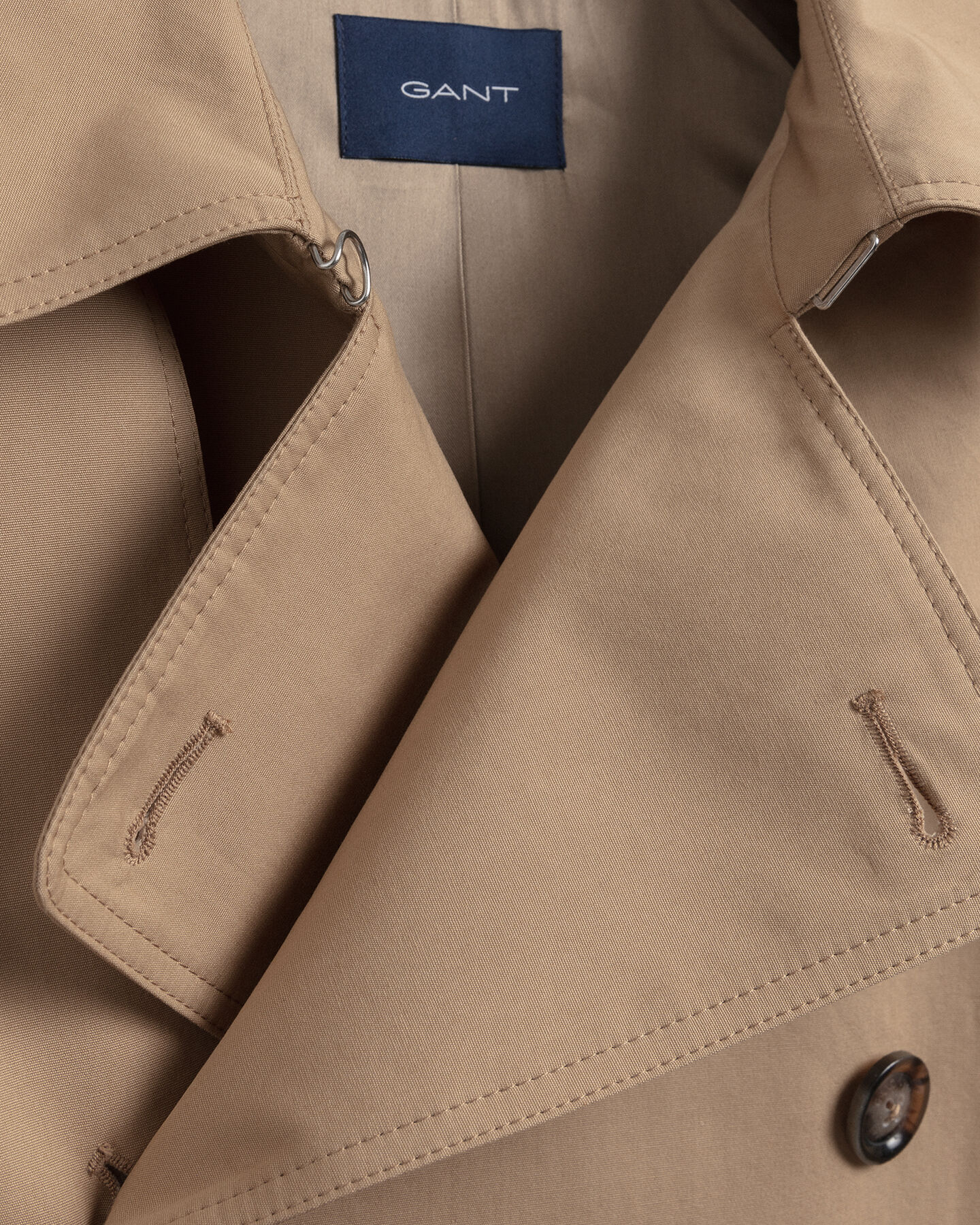 Ylisuuri trenssitakki