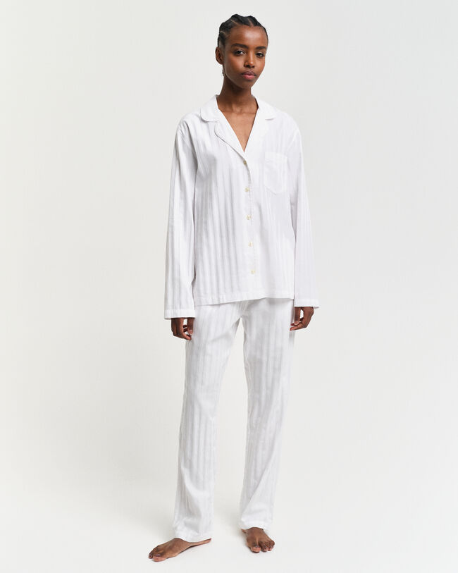 Raidallinen pyjama lahjapakkauksessa