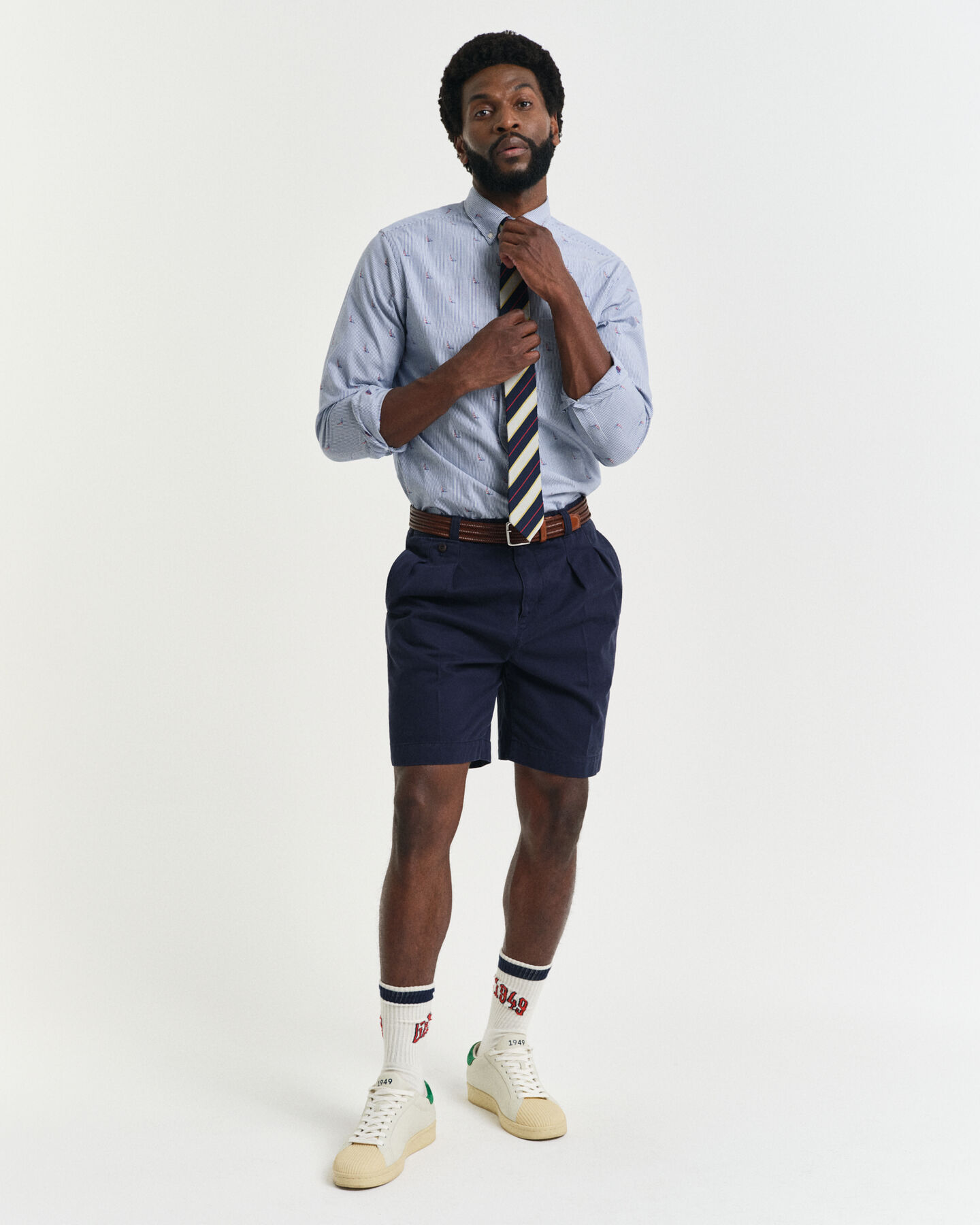 Relaxed fit ‑mitoitetut chinoshortsit puuvillatvilliä