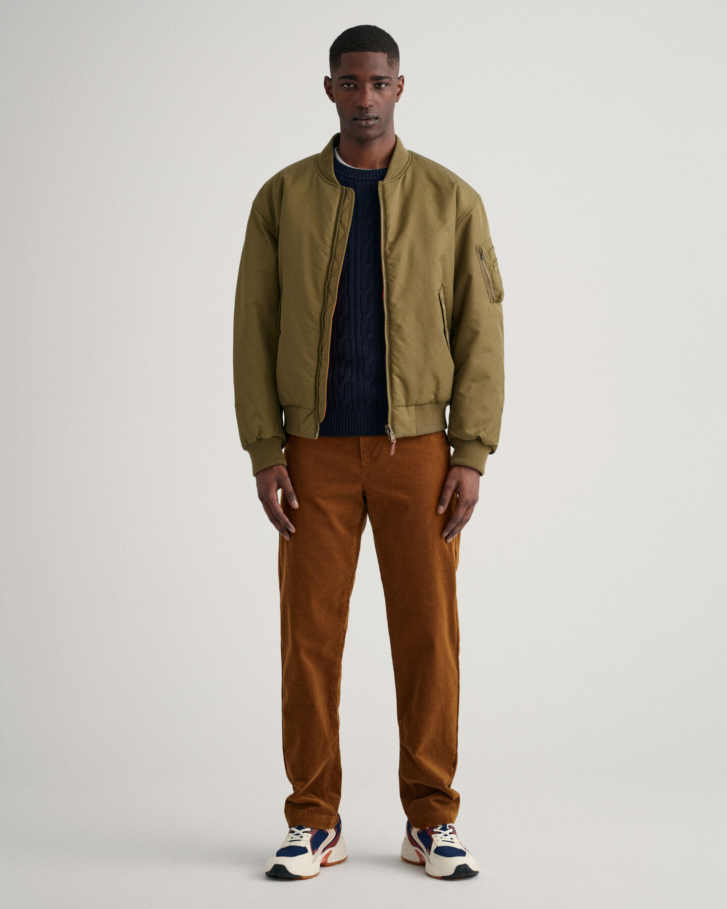 Lampaanvillainen palmikkoneulepusero, py&ouml;re&auml; p&auml;&auml;ntie