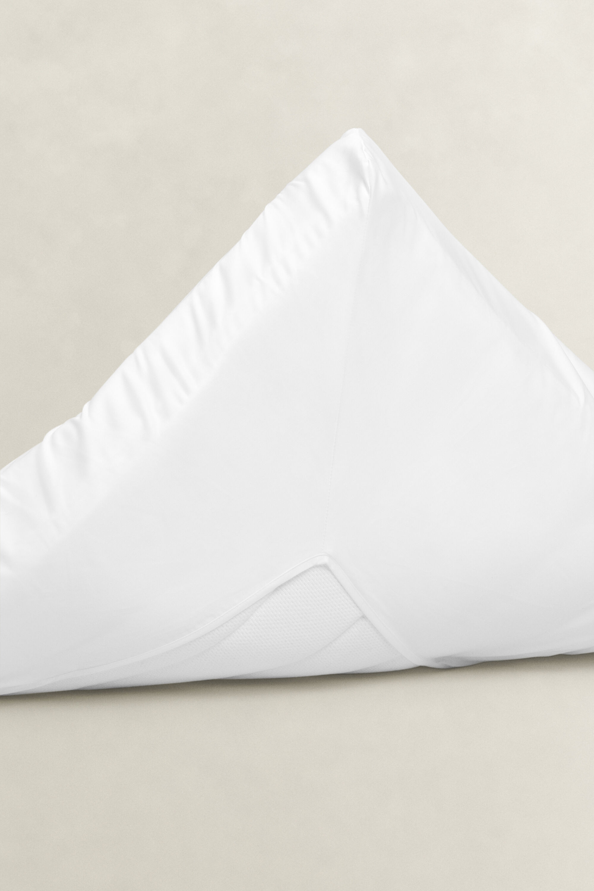 Sateen-kirjekuorilakana parivuoteeseen