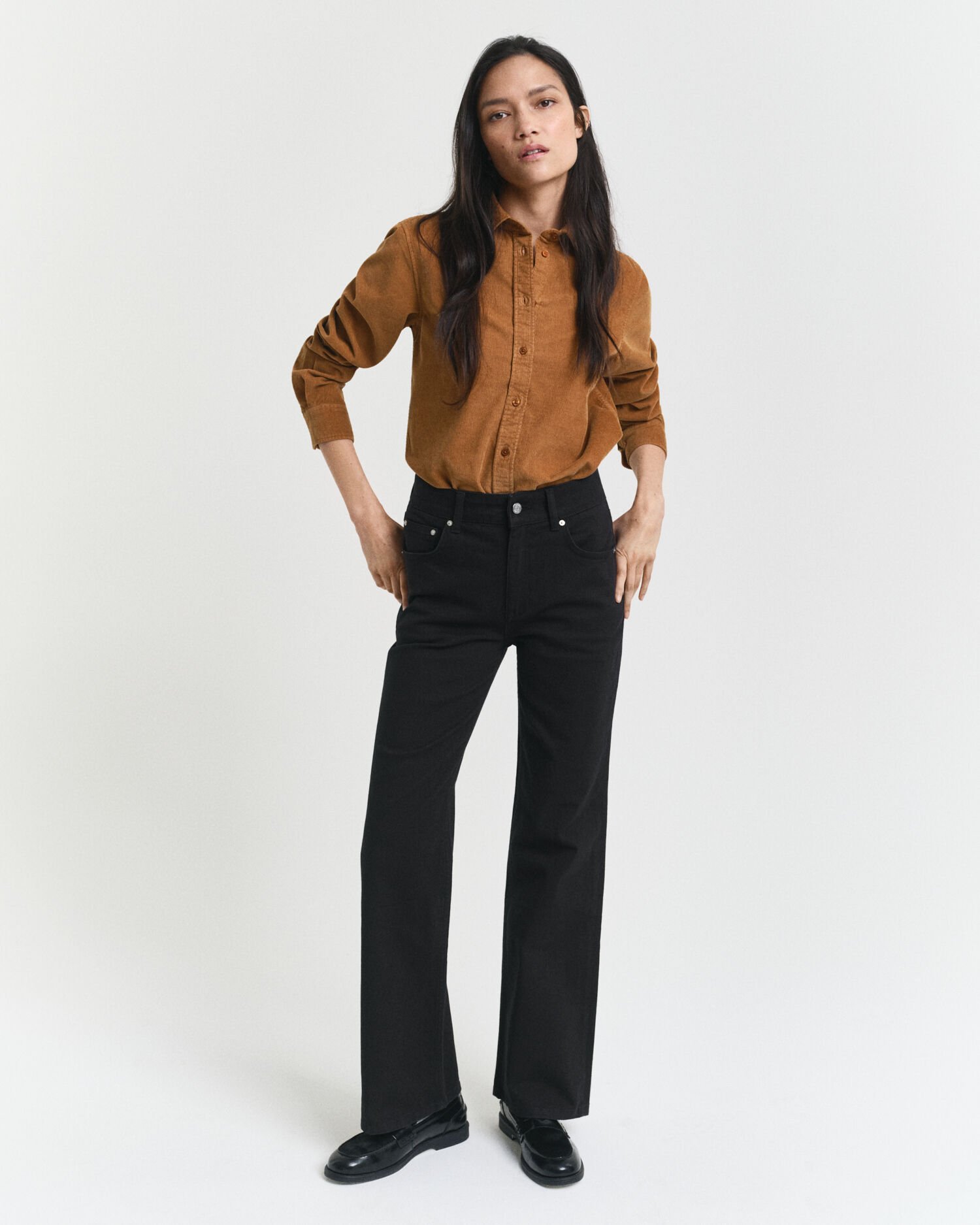 Regular fit ‑mitoitettu vakosamettipaita